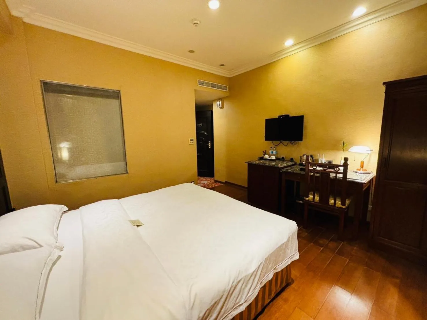 Seating area, Bed in Royal Seasons Hotel Taipei ‧ Nanjing W.