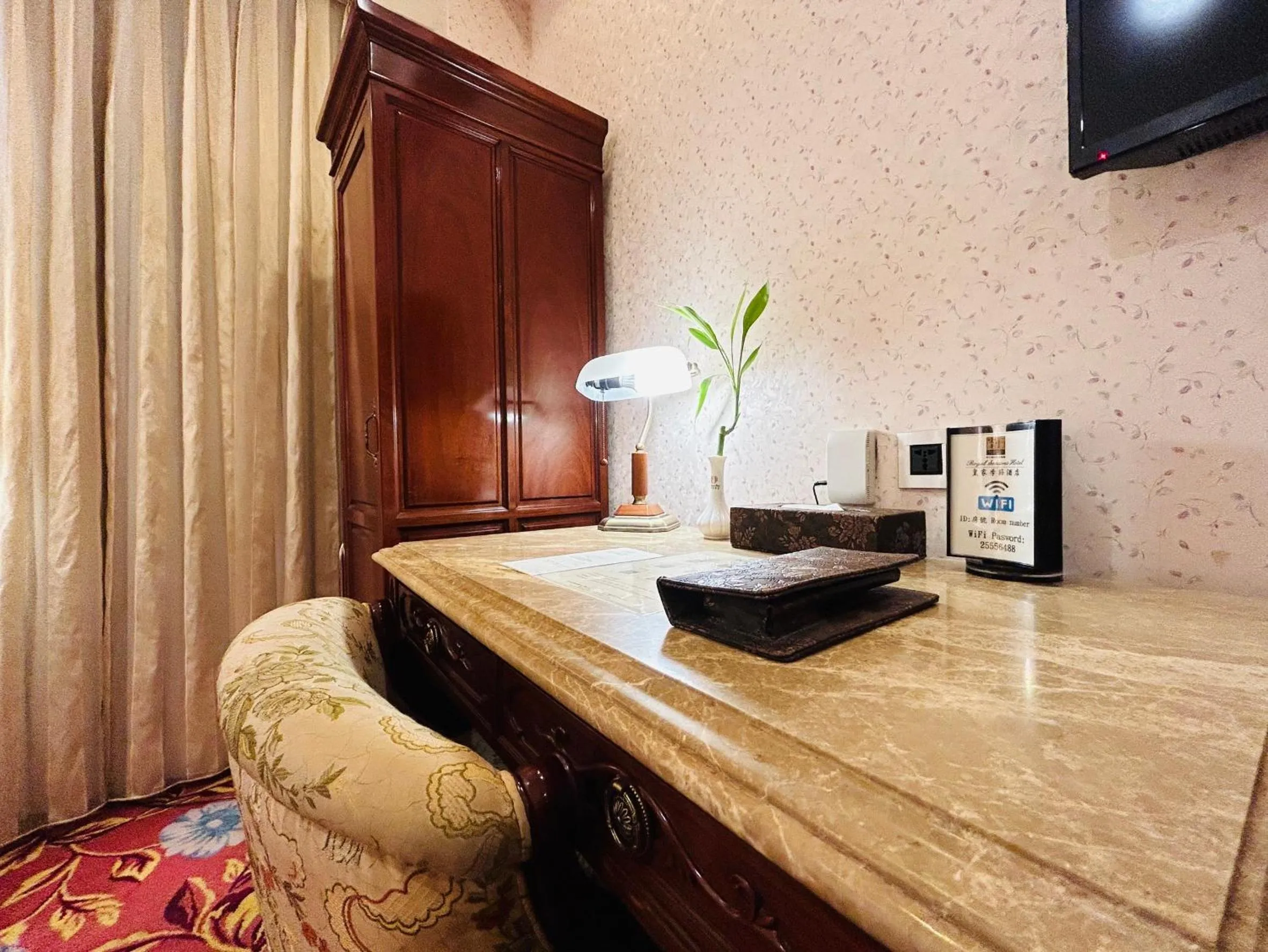 TV and multimedia in Royal Seasons Hotel Taipei ‧ Nanjing W.