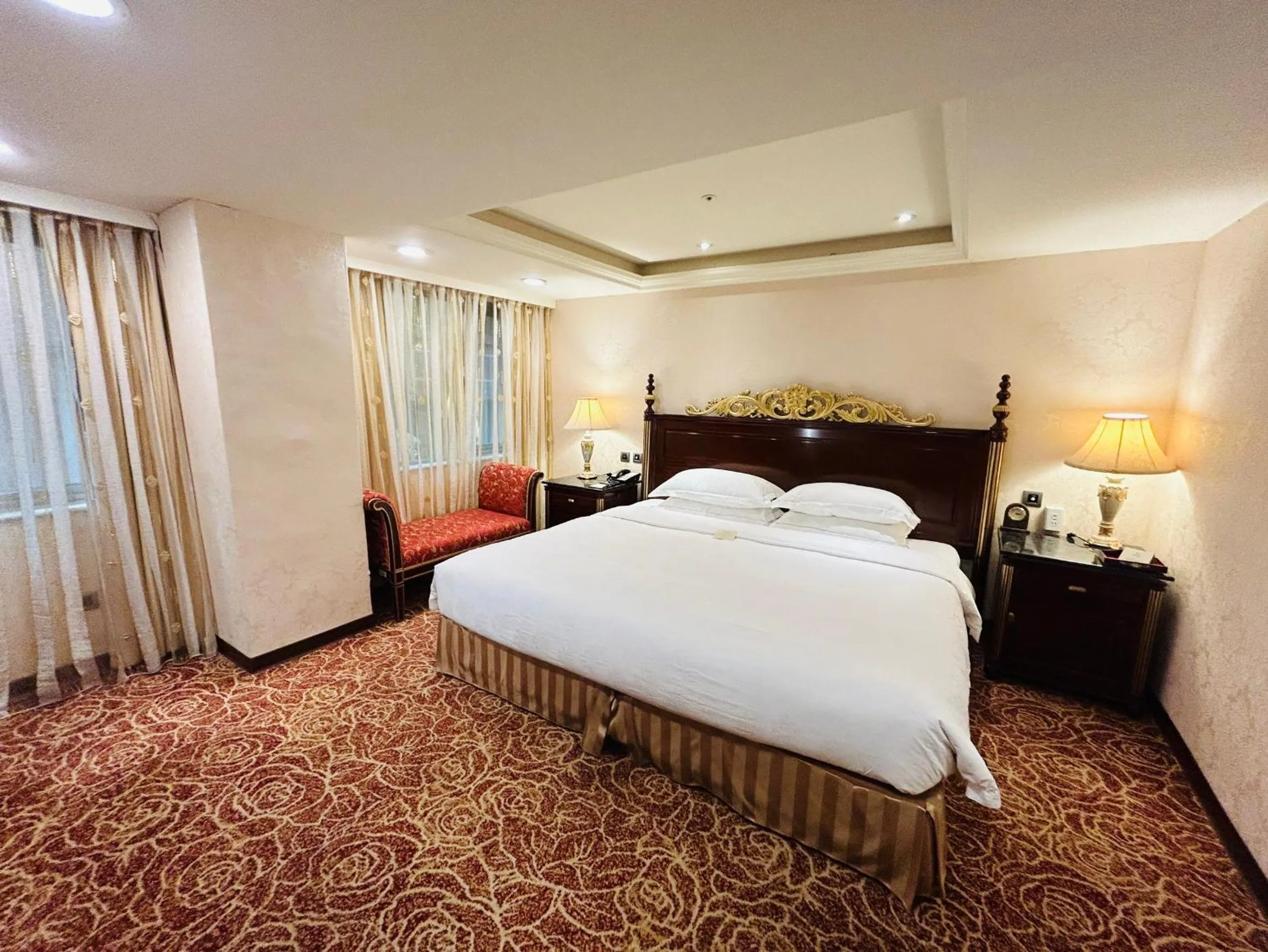 Bedroom, Bed in Royal Seasons Hotel Taipei ‧ Nanjing W.
