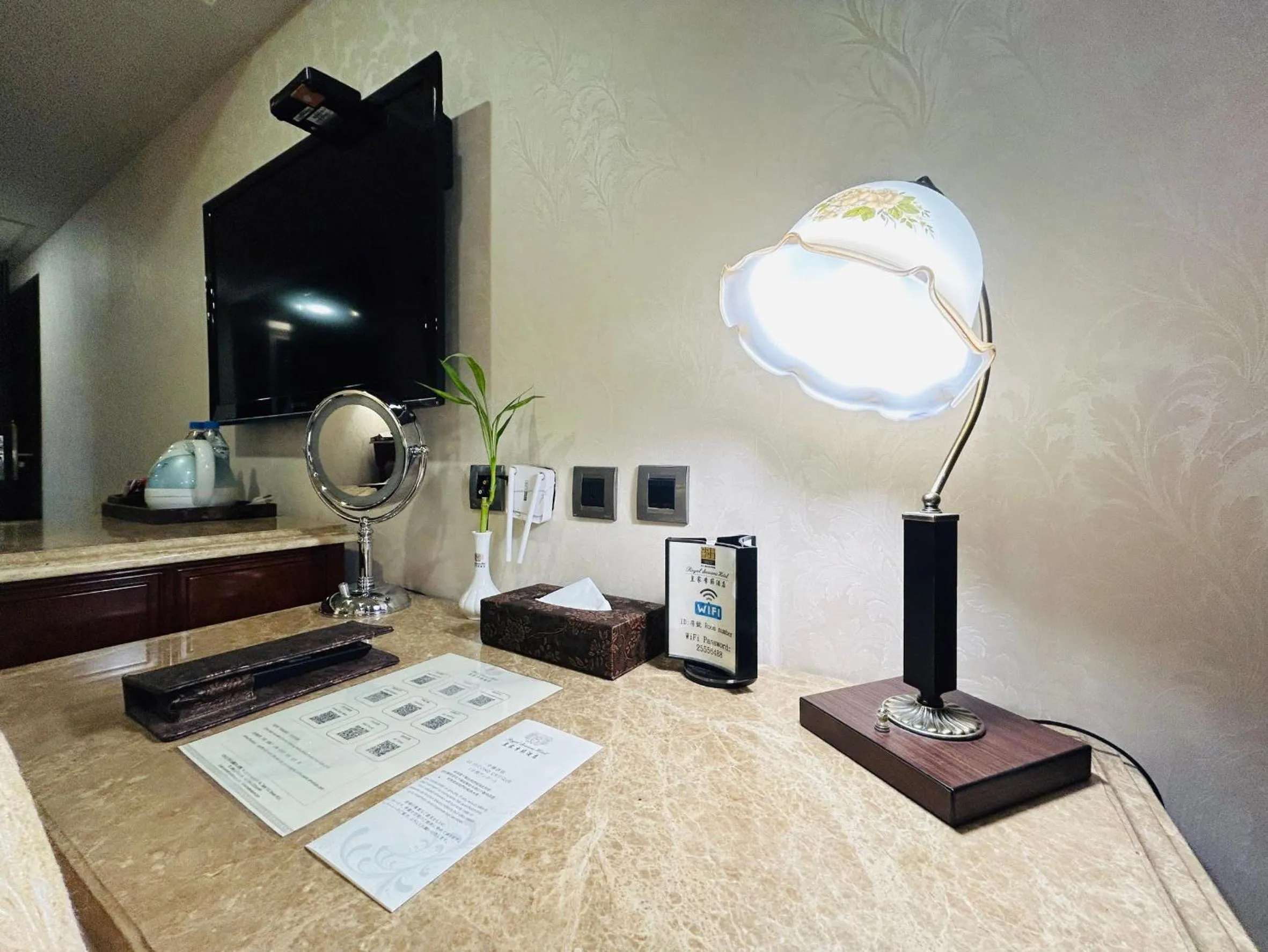 Bedroom in Royal Seasons Hotel Taipei ‧ Nanjing W.