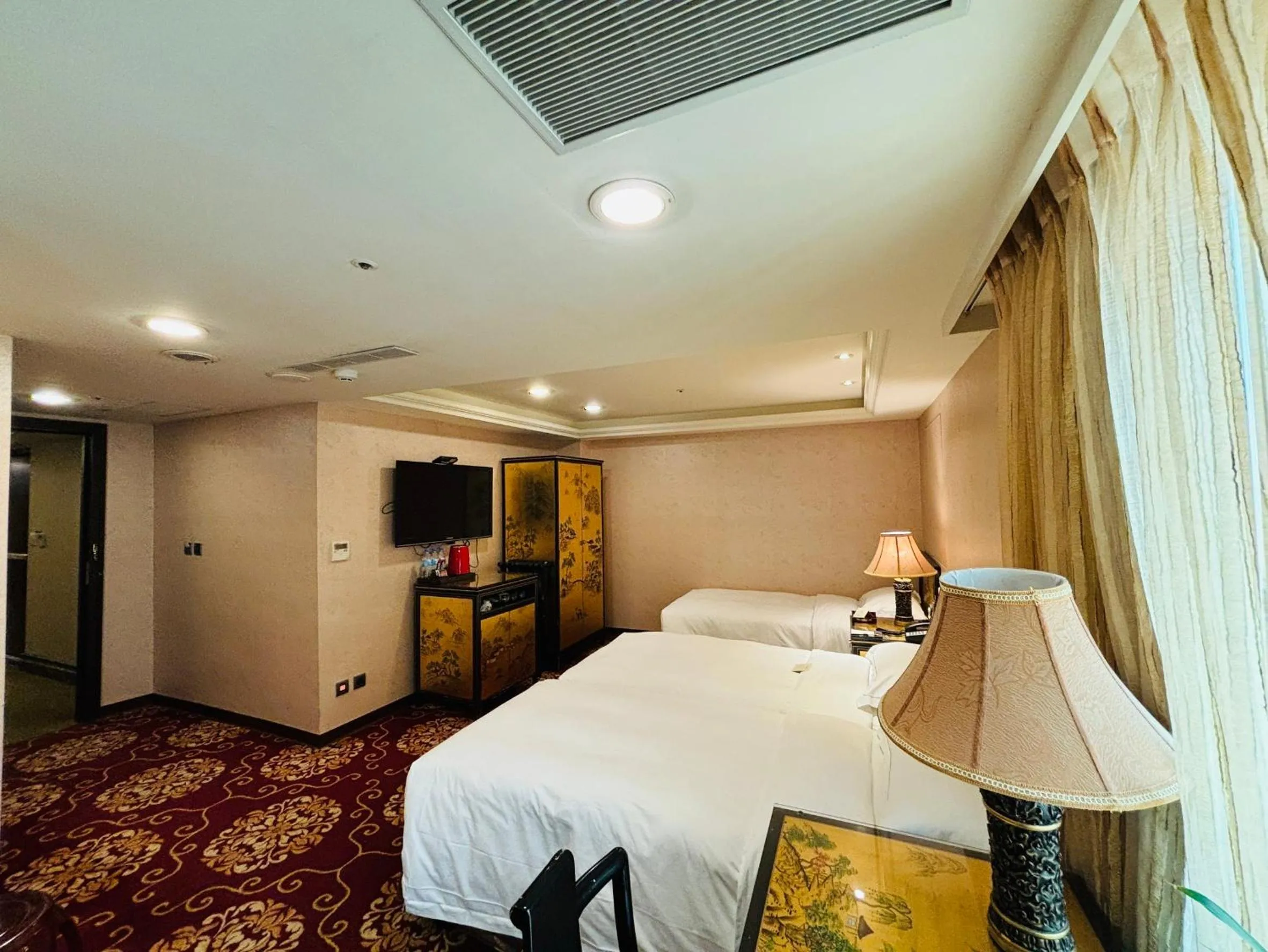 Bedroom, Bed in Royal Seasons Hotel Taipei ‧ Nanjing W.