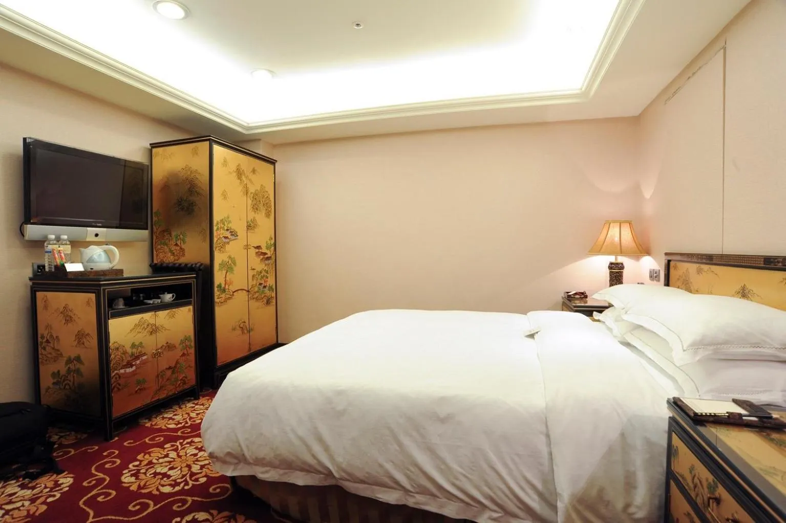 Bedroom, Bed in Royal Seasons Hotel Taipei ‧ Nanjing W.