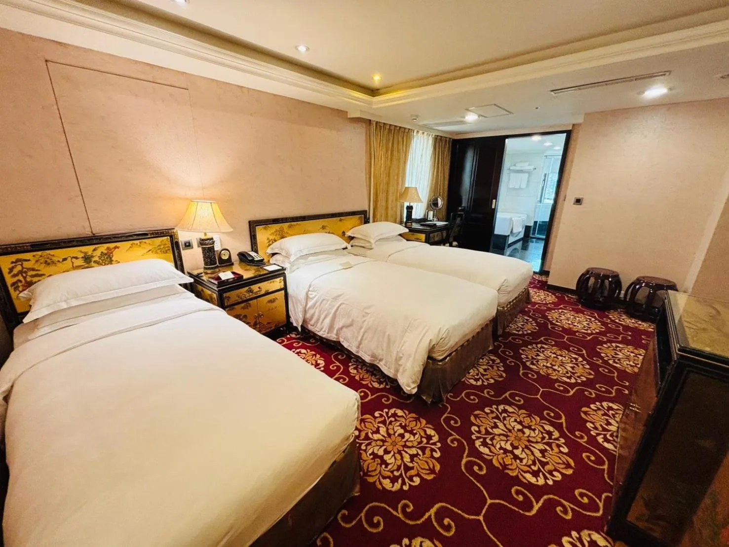 Photo of the whole room, Bed in Royal Seasons Hotel Taipei ‧ Nanjing W.