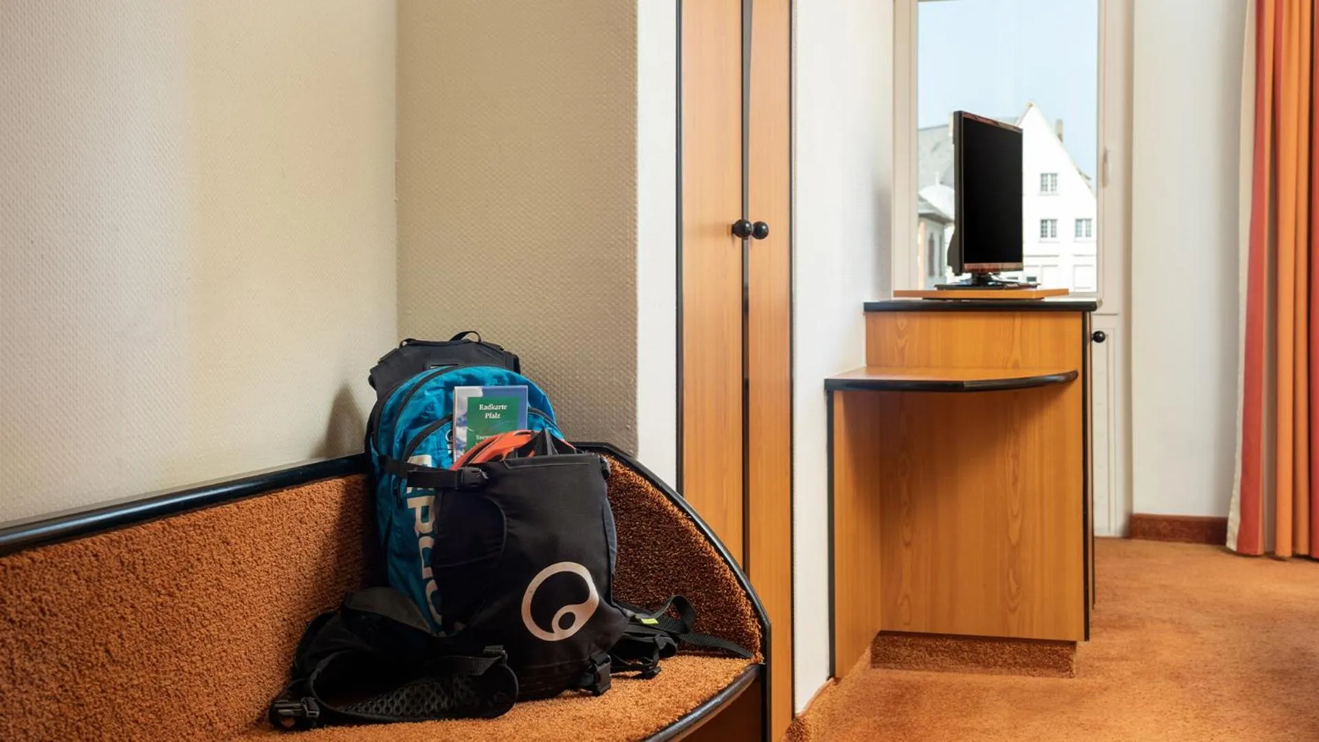 Hiking in Parkhotel Landau