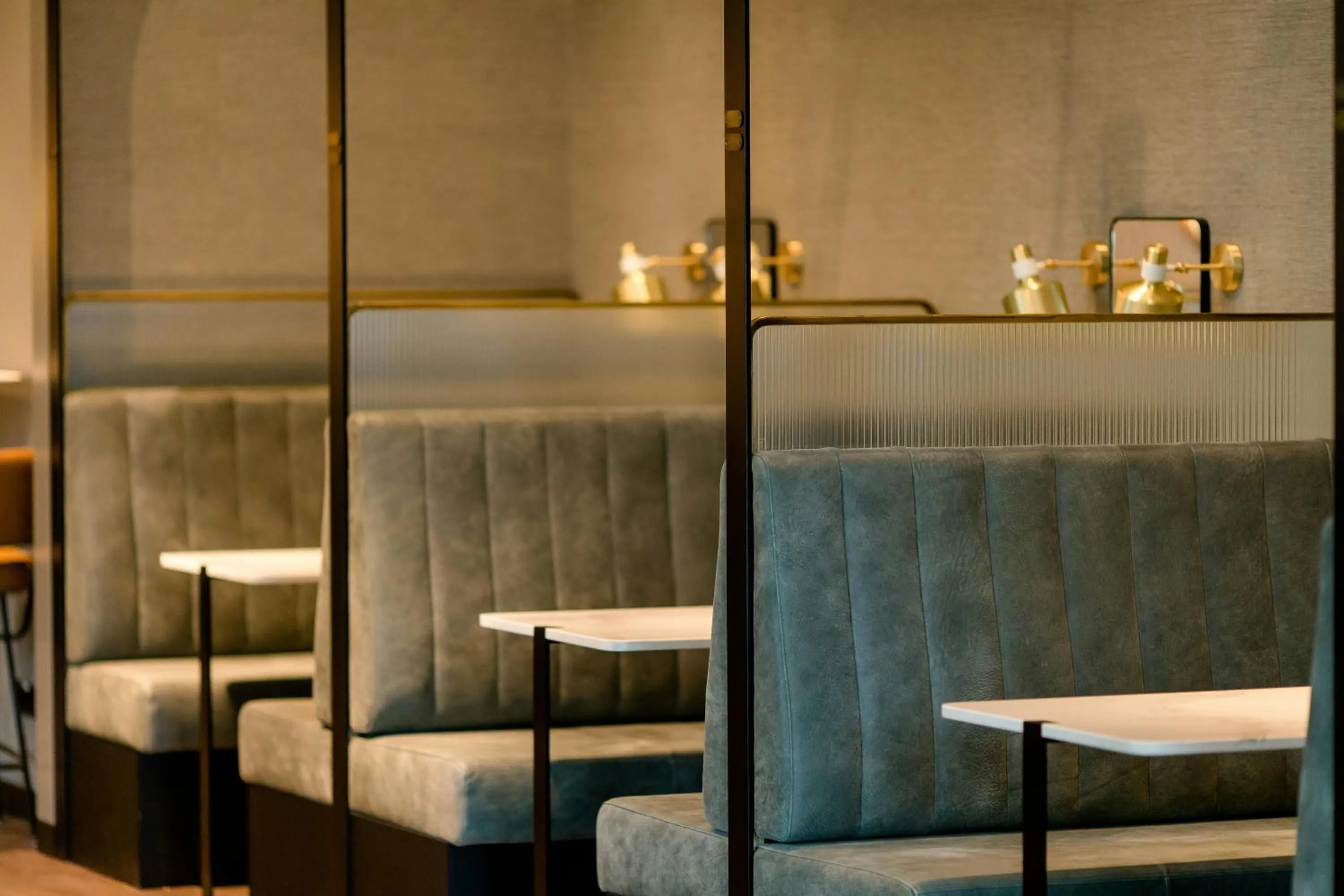 Lounge or bar in Motel One Berlin-Hauptbahnhof