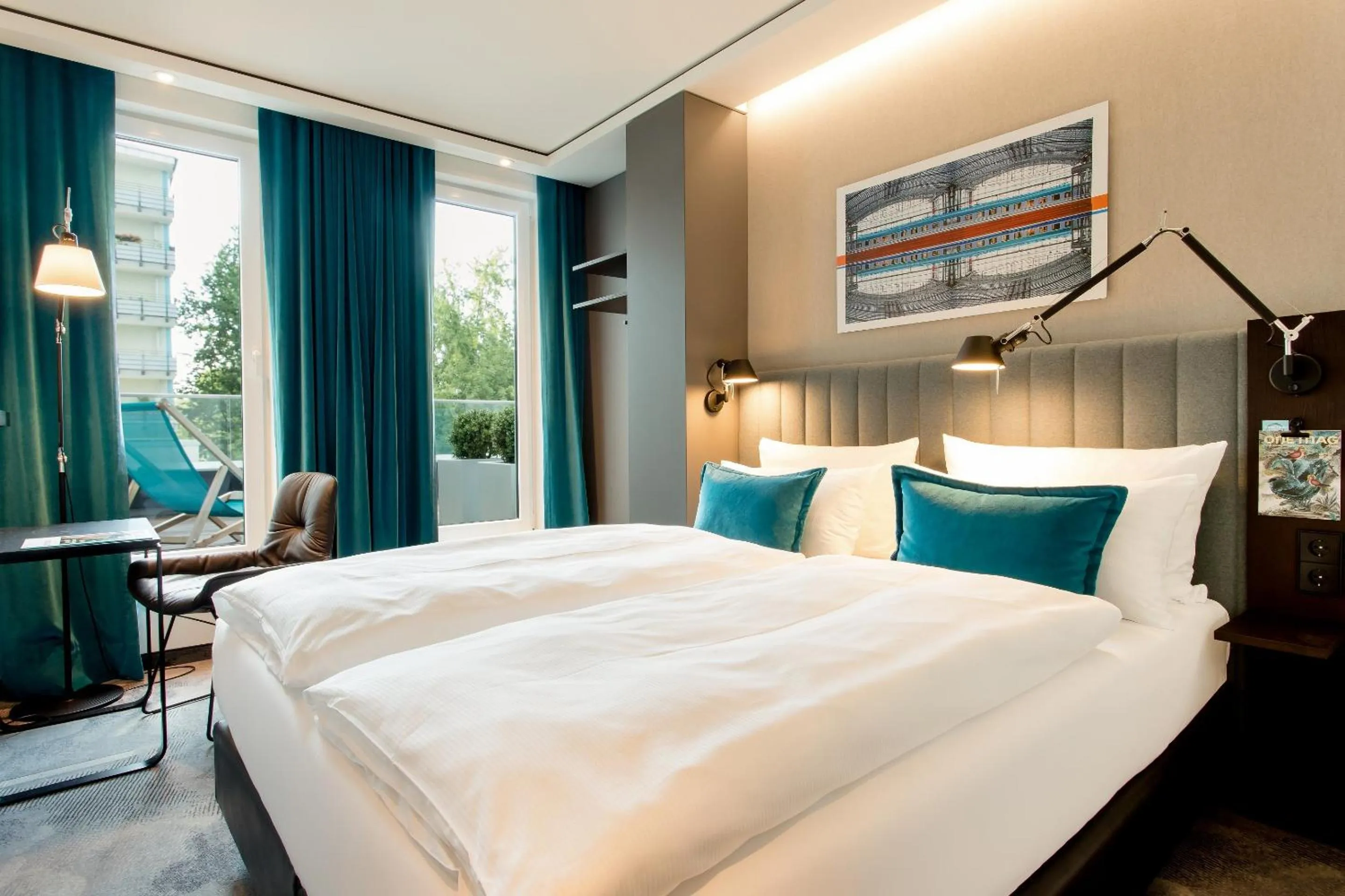 Photo of the whole room, Bed in Motel One Berlin-Hauptbahnhof