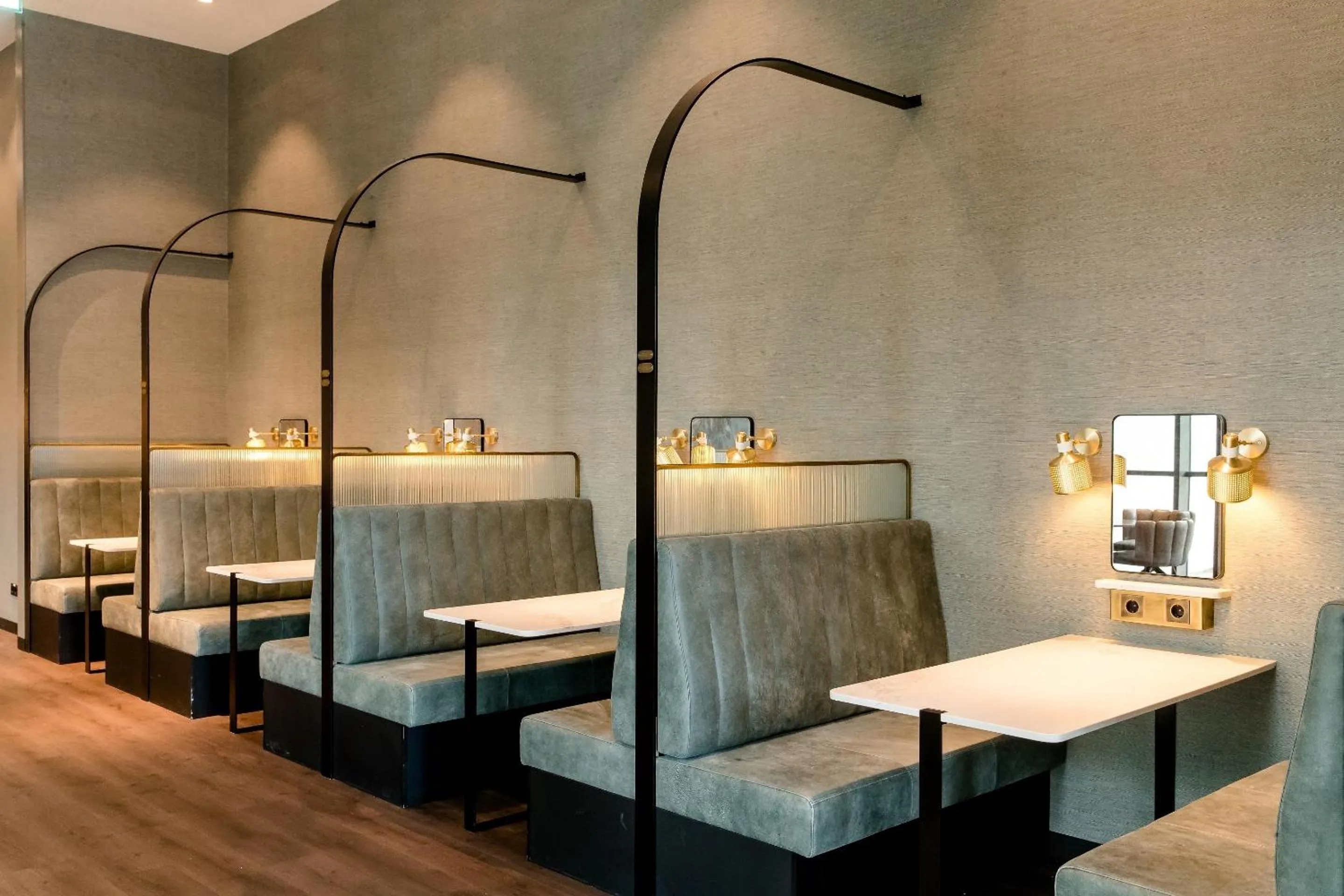 Lounge or bar in Motel One Berlin-Hauptbahnhof