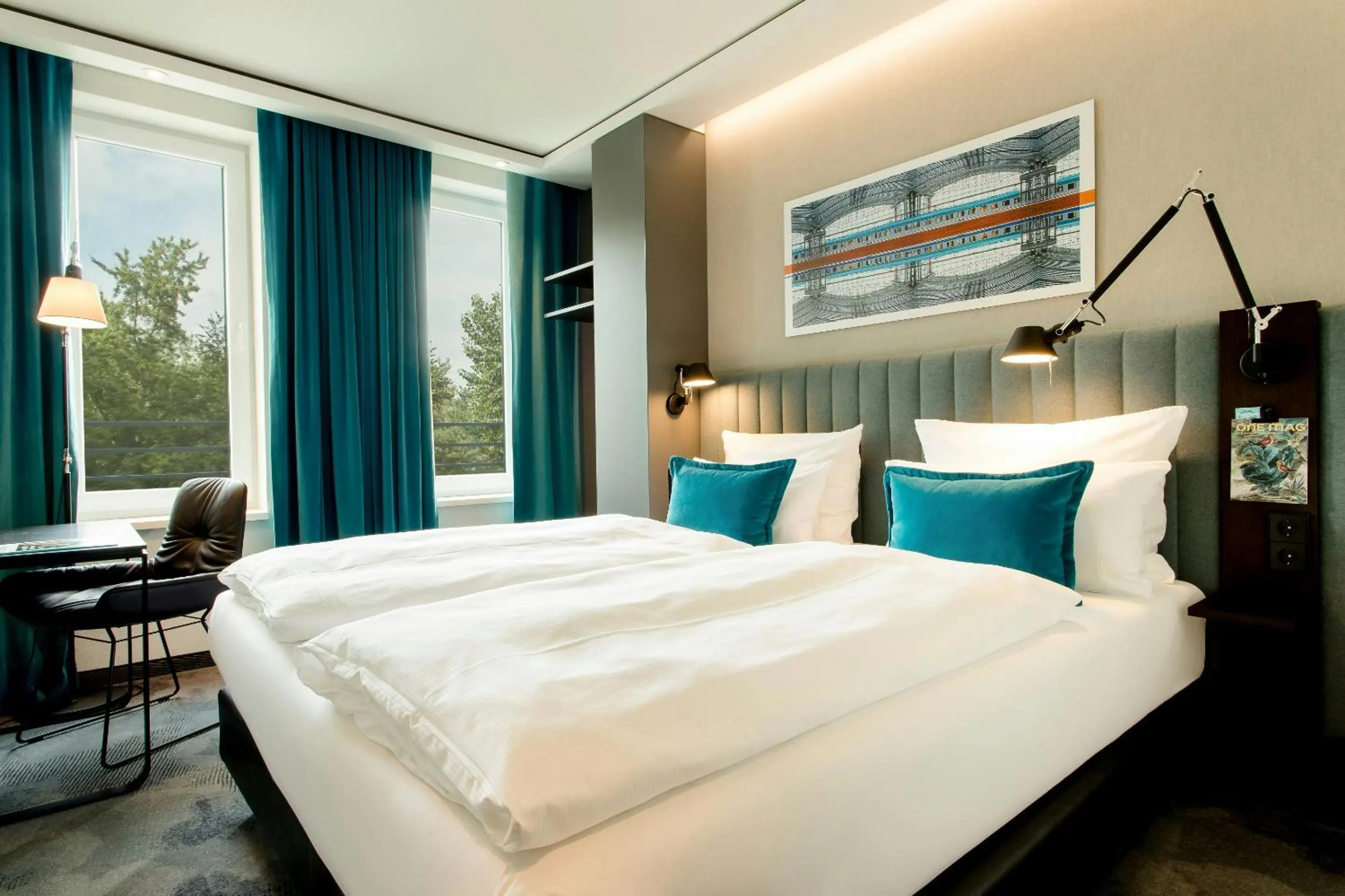 Photo of the whole room, Bed in Motel One Berlin-Hauptbahnhof
