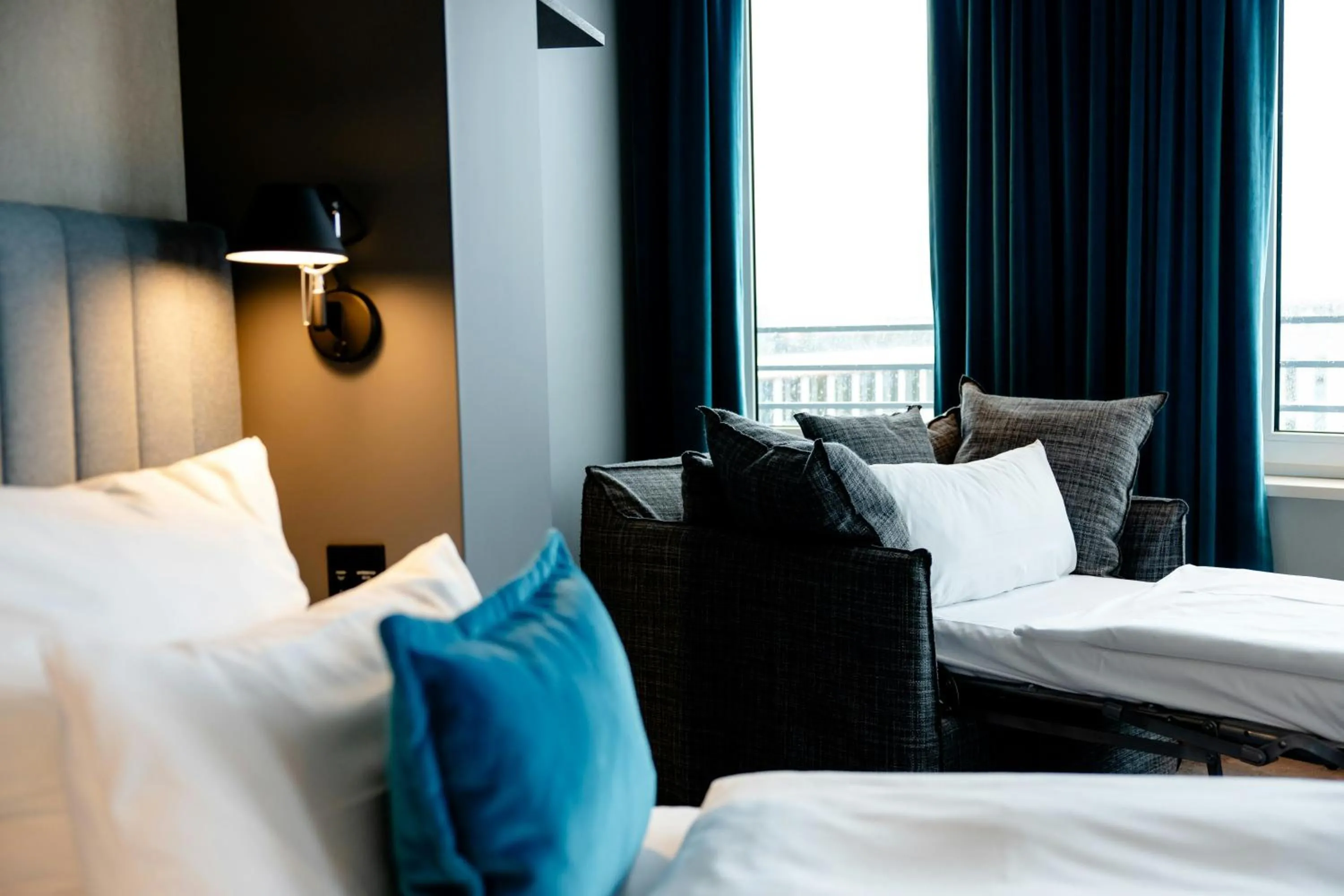 Photo of the whole room, Bed in Motel One Berlin-Hauptbahnhof
