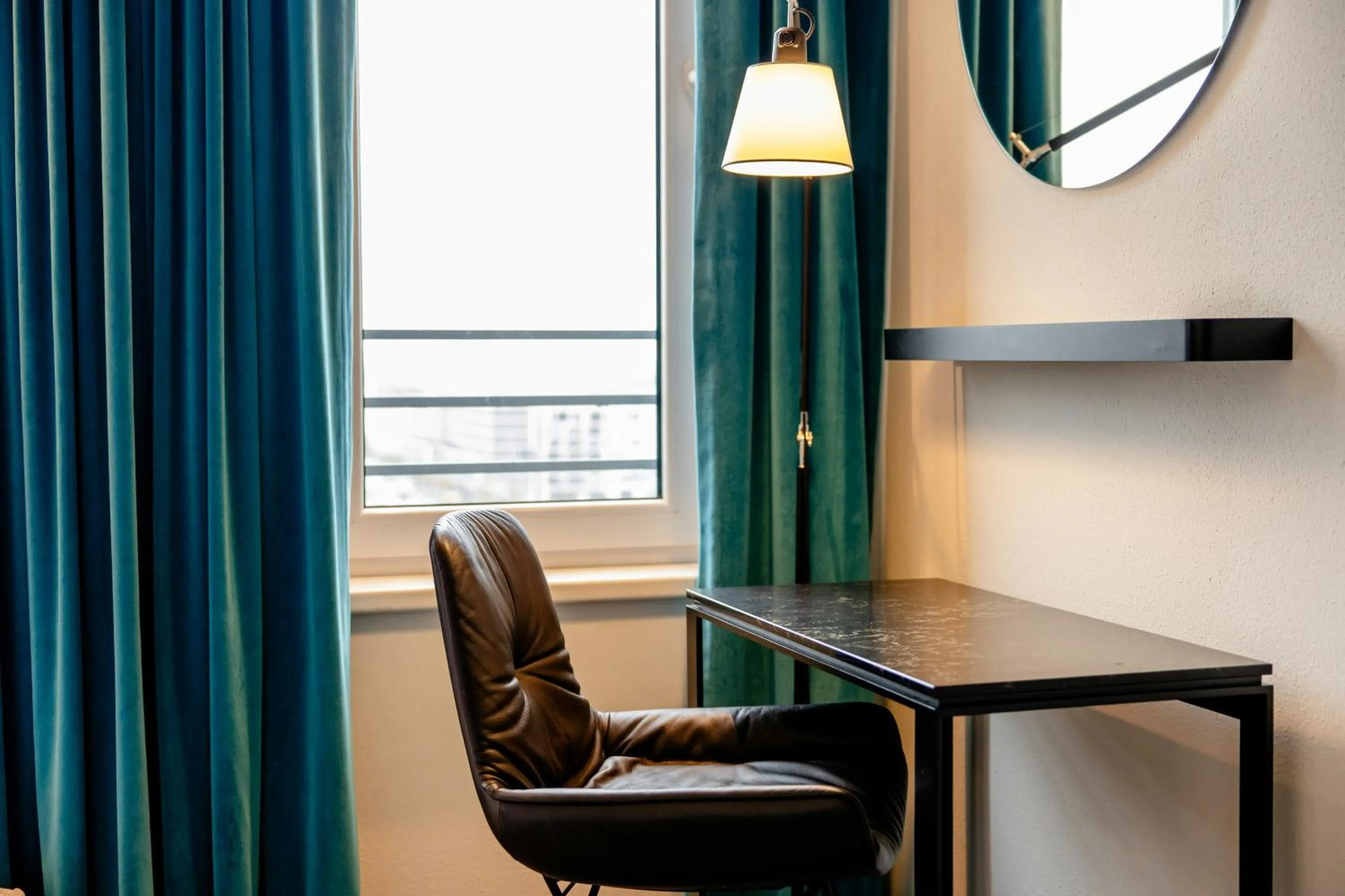 Photo of the whole room in Motel One Berlin-Hauptbahnhof
