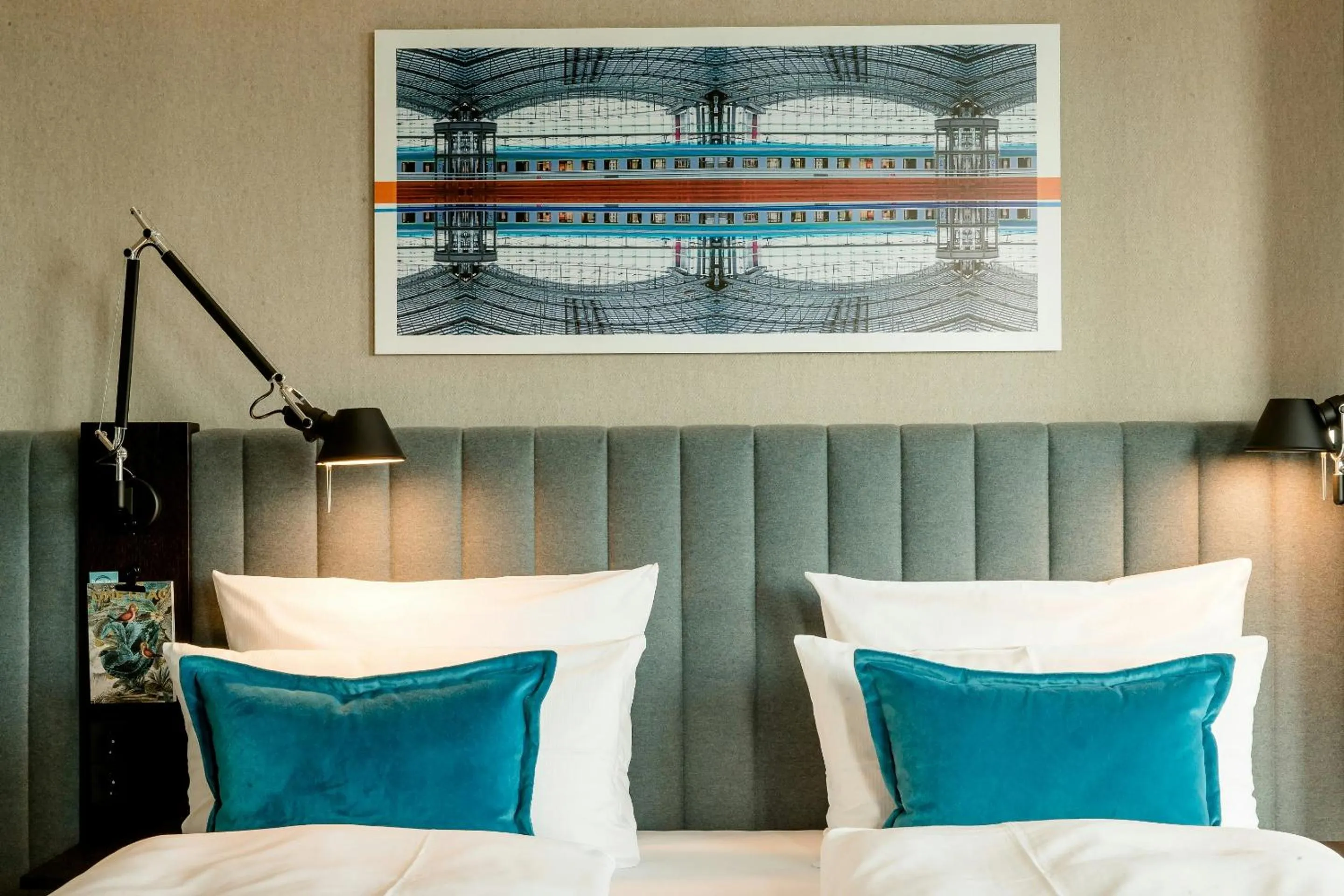 Photo of the whole room, Bed in Motel One Berlin-Hauptbahnhof