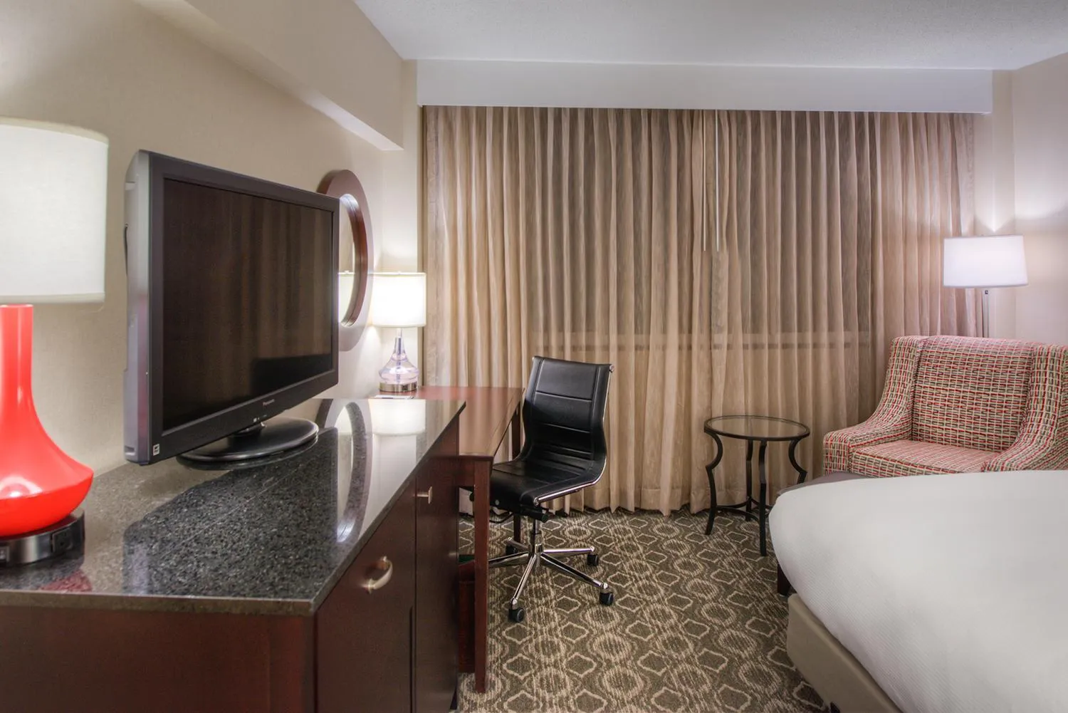 TV and multimedia, Bed in DoubleTree by Hilton Atlanta North Druid Hills/Emory Area