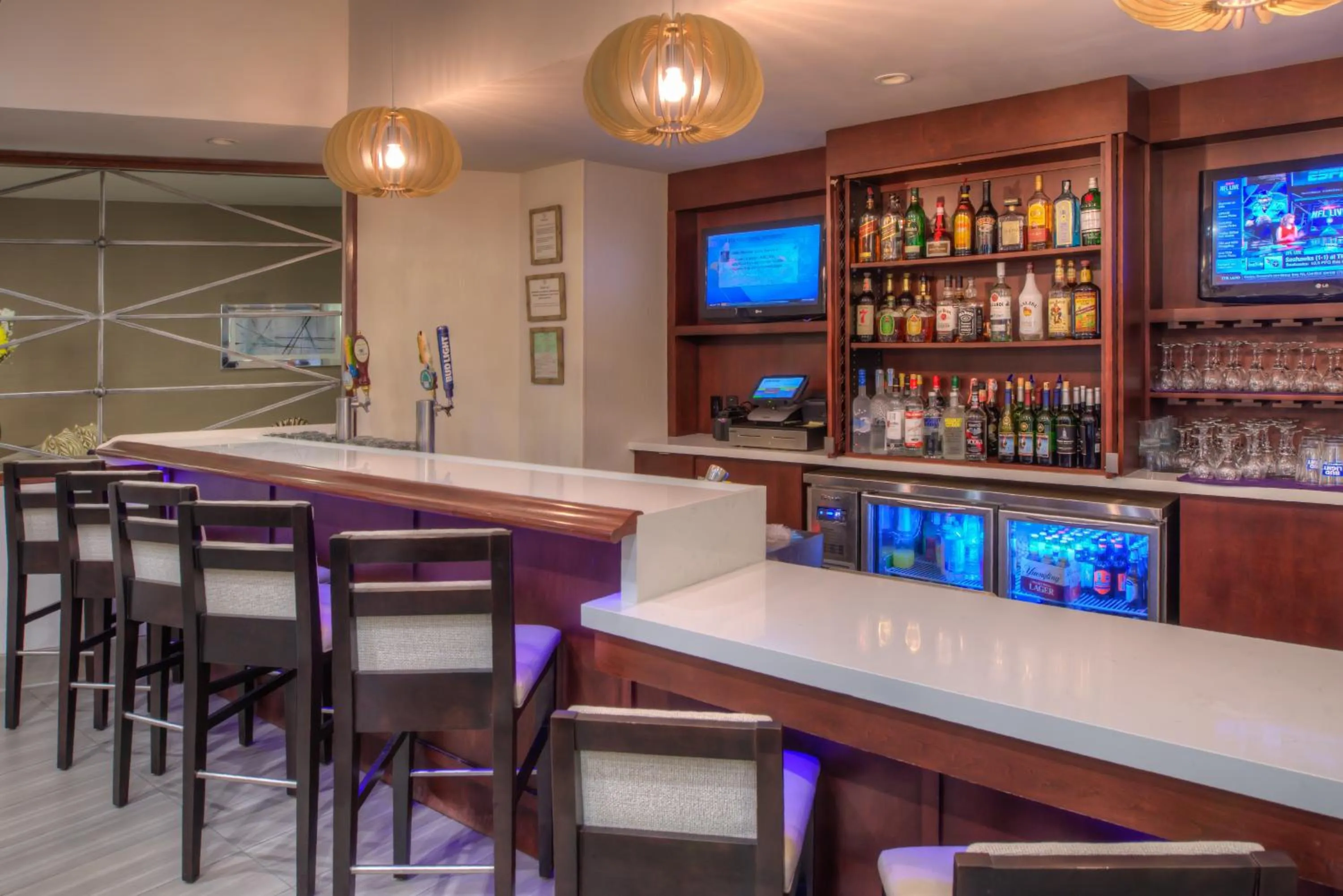 Lounge or bar in DoubleTree by Hilton Atlanta North Druid Hills/Emory Area