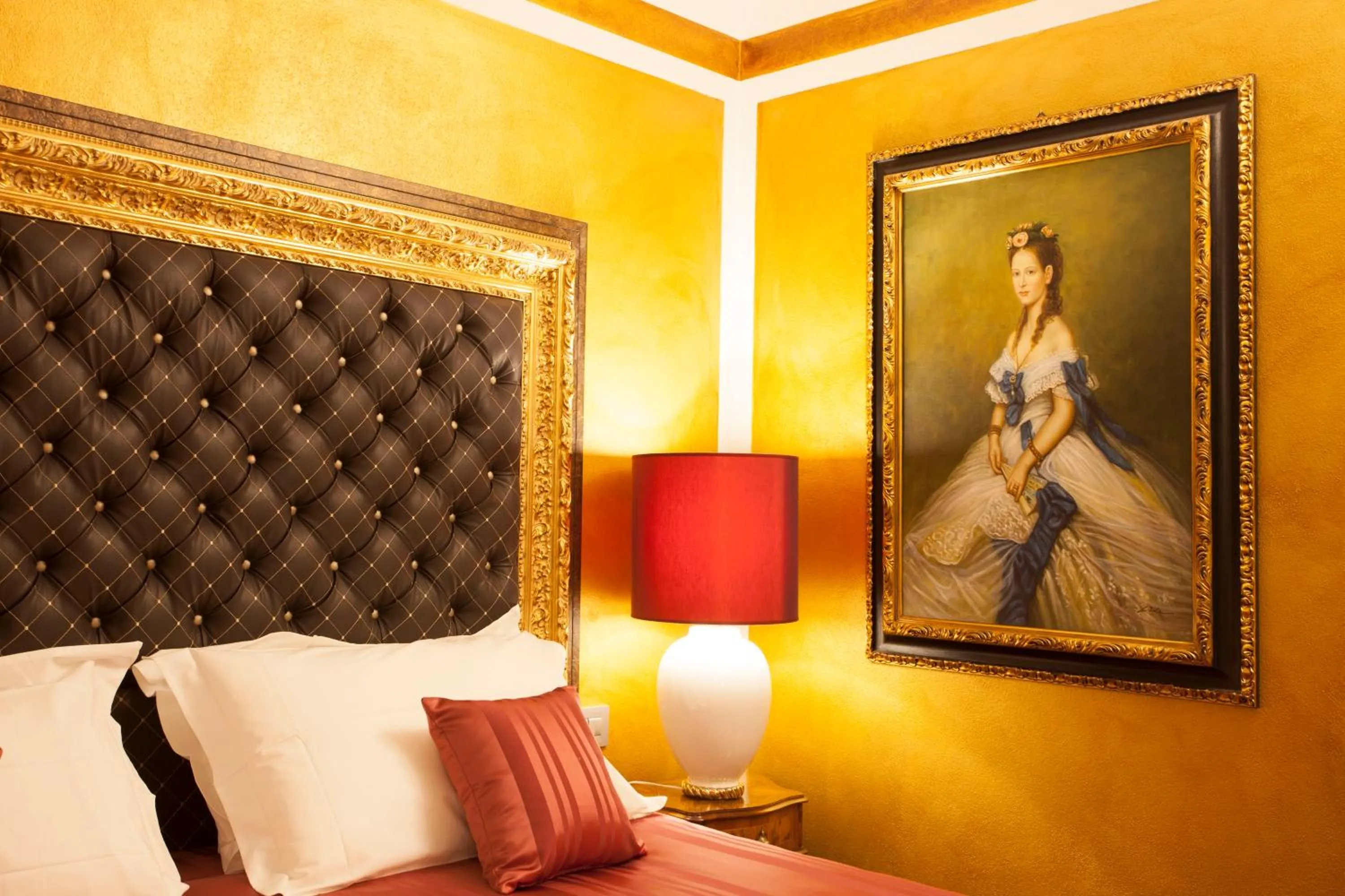 Property building, Bed in Martins Residence de Luxe