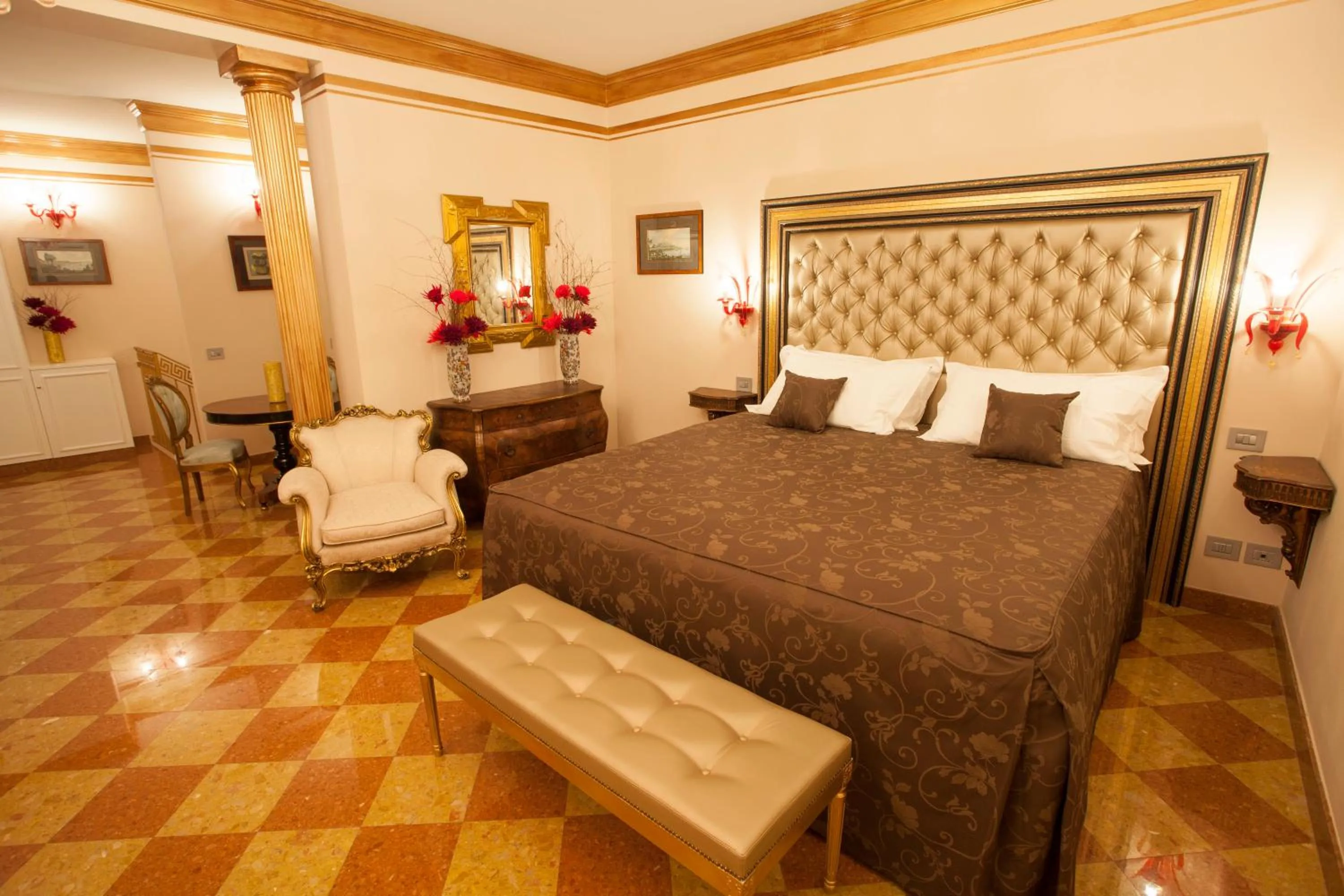 Property building, Bed in Martins Residence de Luxe