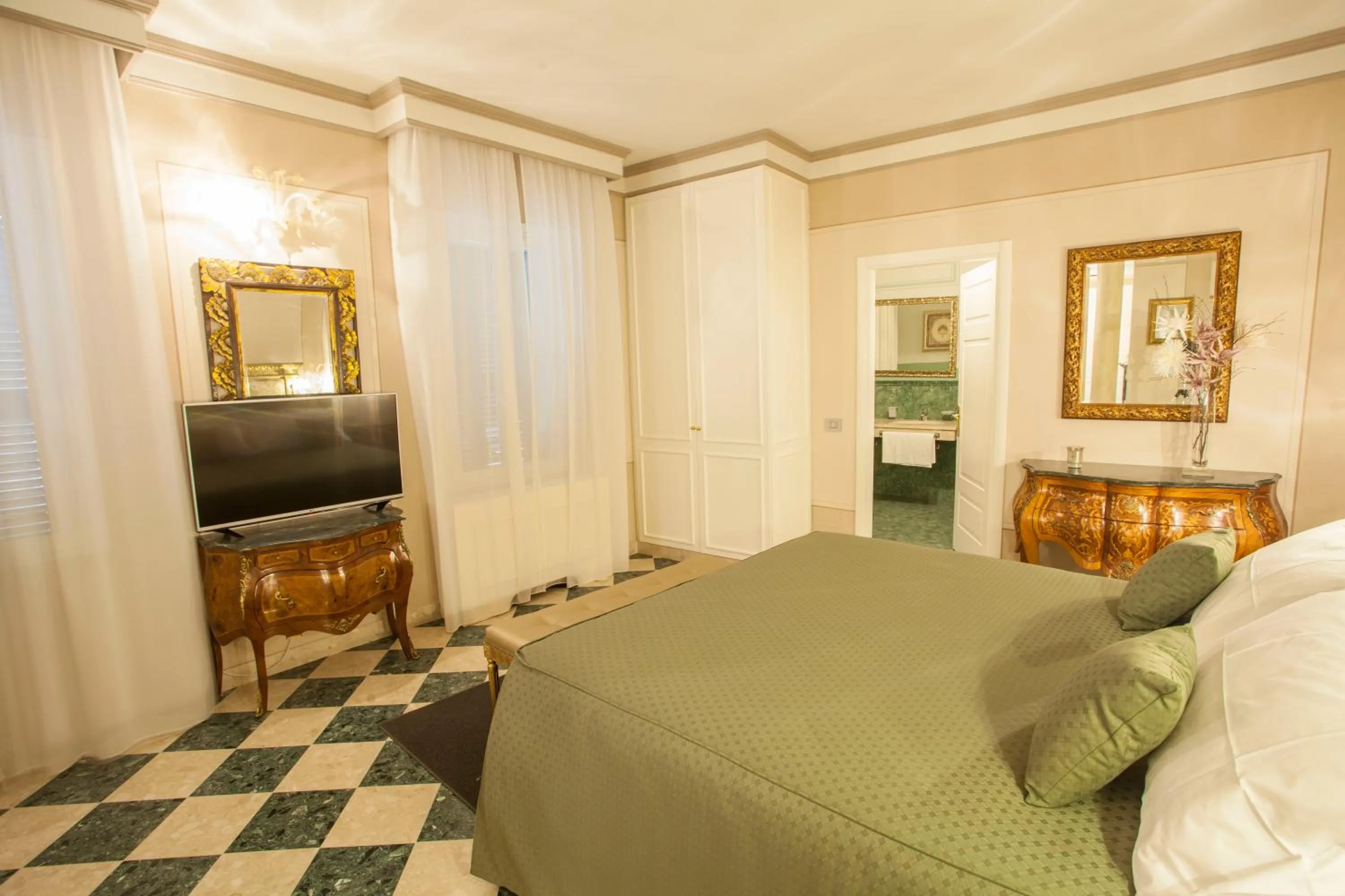 Bed in Martins Residence de Luxe