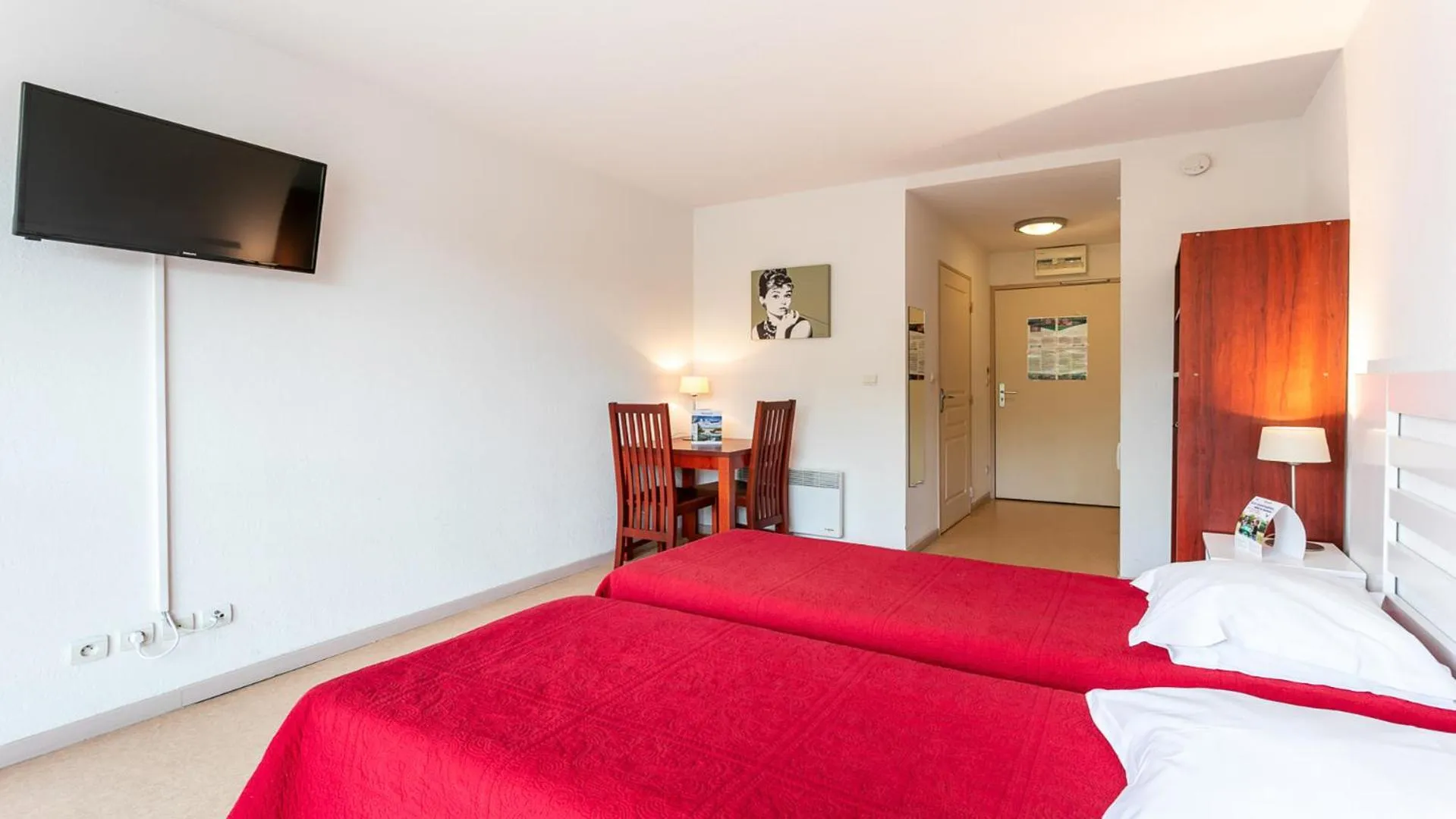 Bedroom, Bed in Vacancéole - Résidence Le Saint Clair