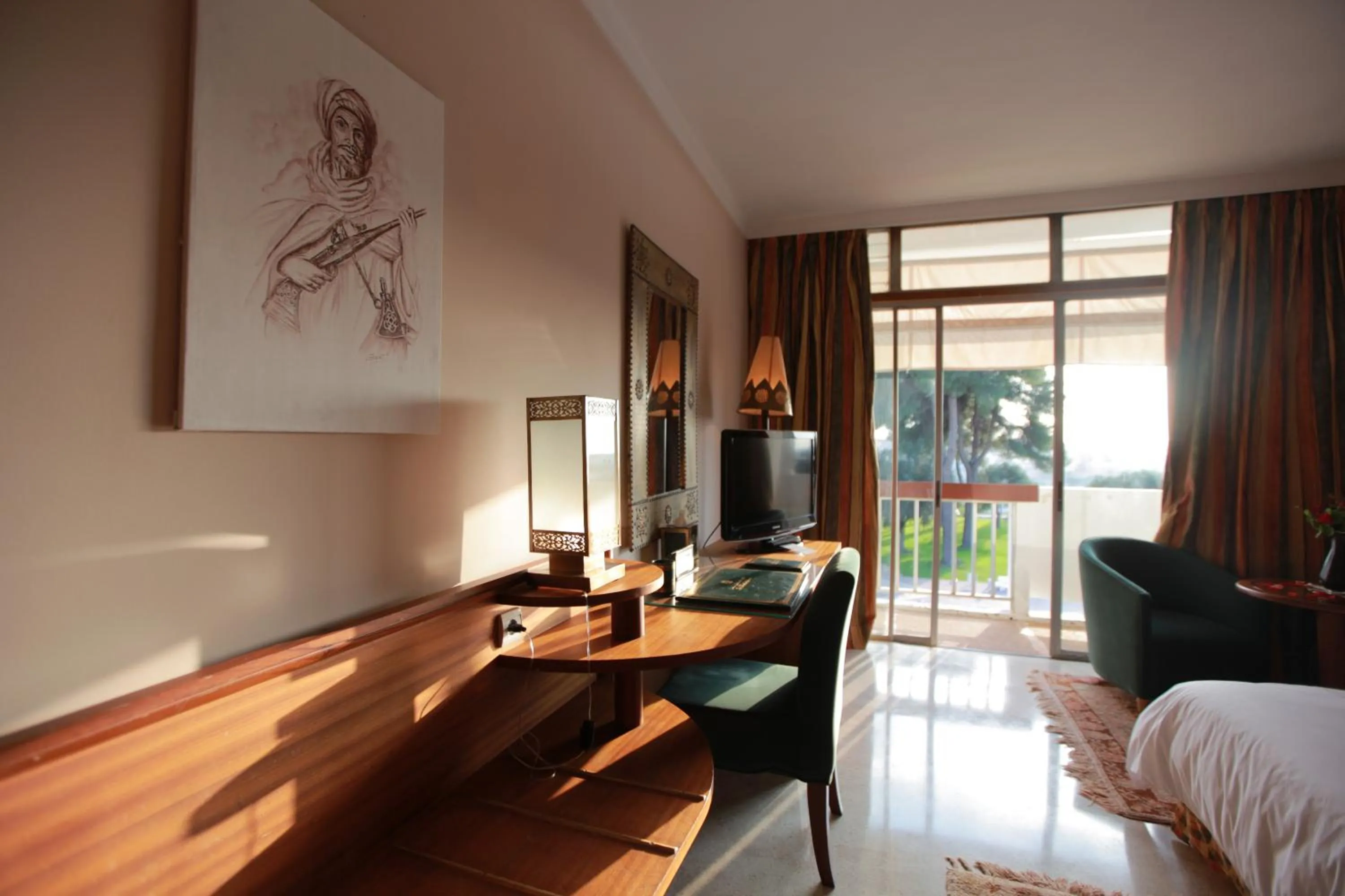 Balcony/Terrace, Bed in Hotel Transatlantique