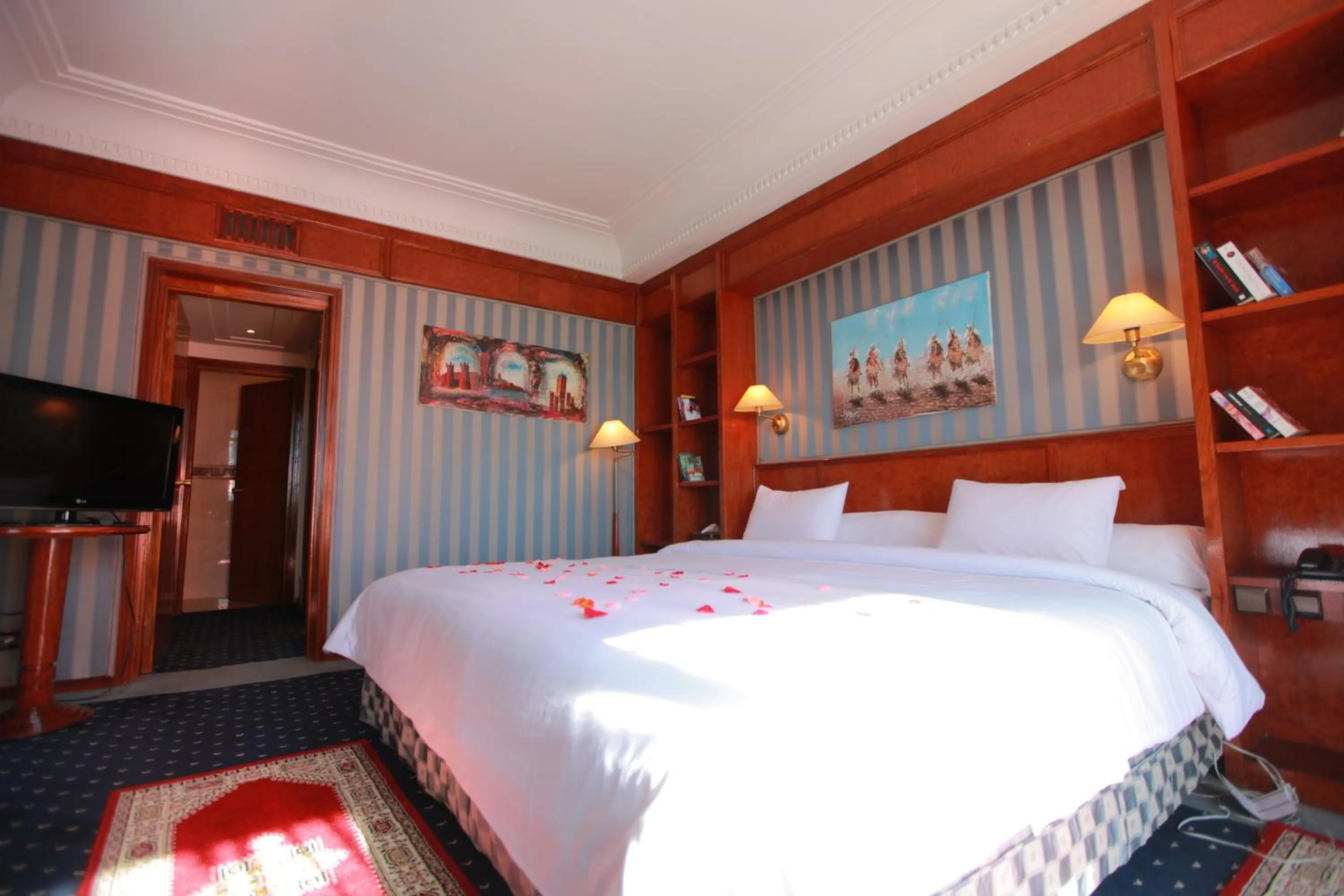 Photo of the whole room, Bed in Hotel Transatlantique