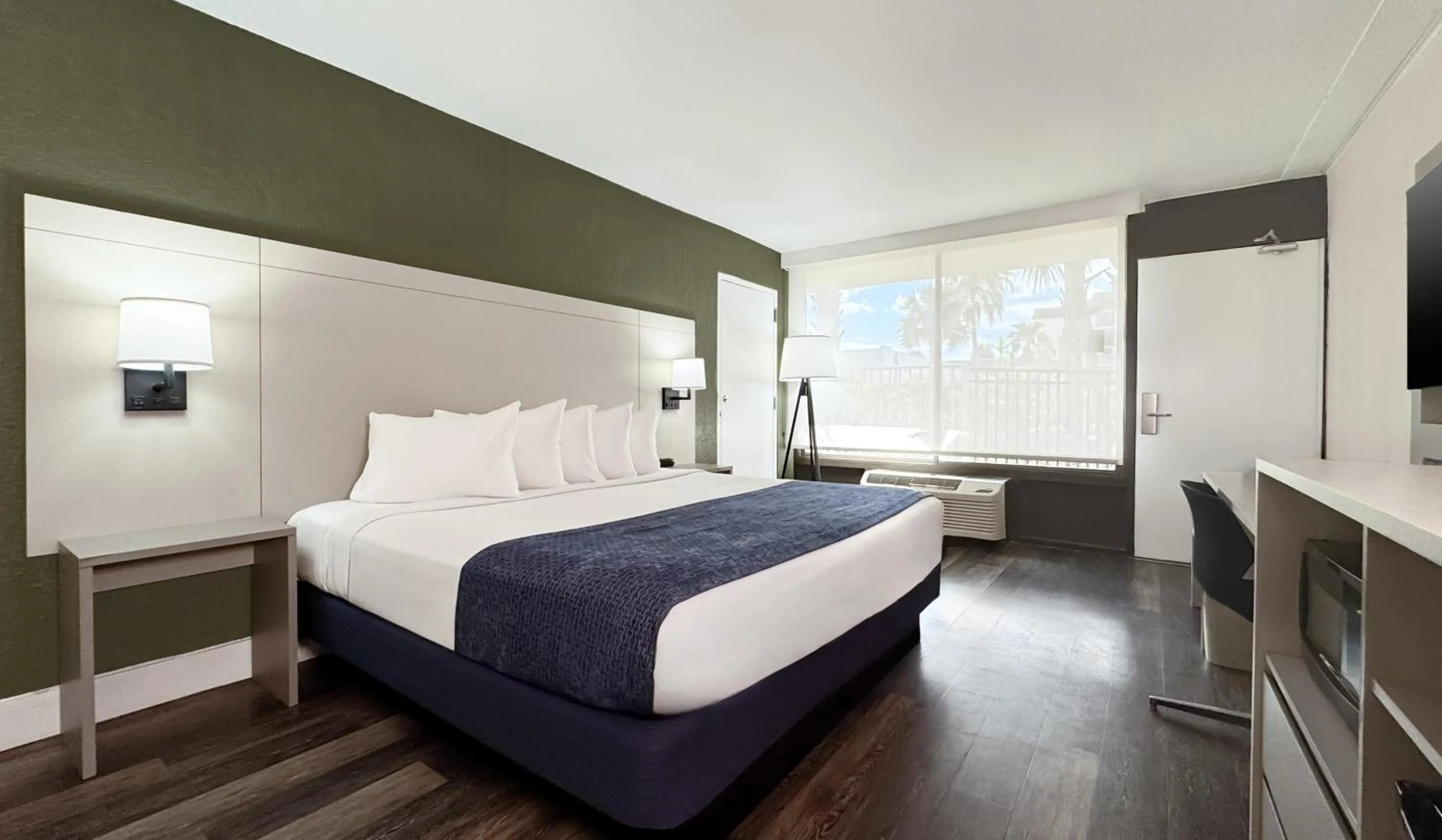 Photo of the whole room, Bed in Wyndham I-Drive Avanti Resort & Conference Center