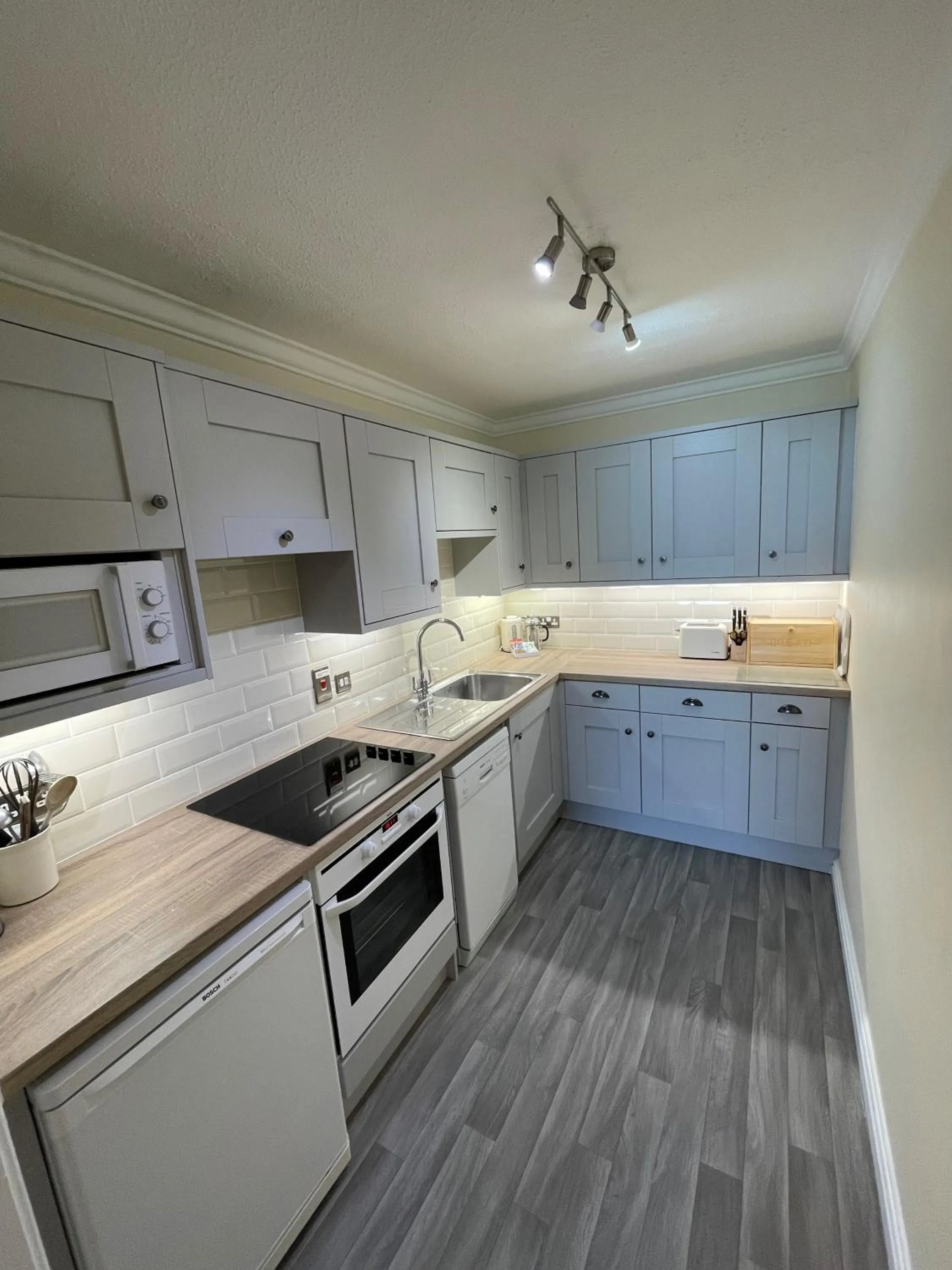 Kitchen or kitchenette in The Osborne Apartments