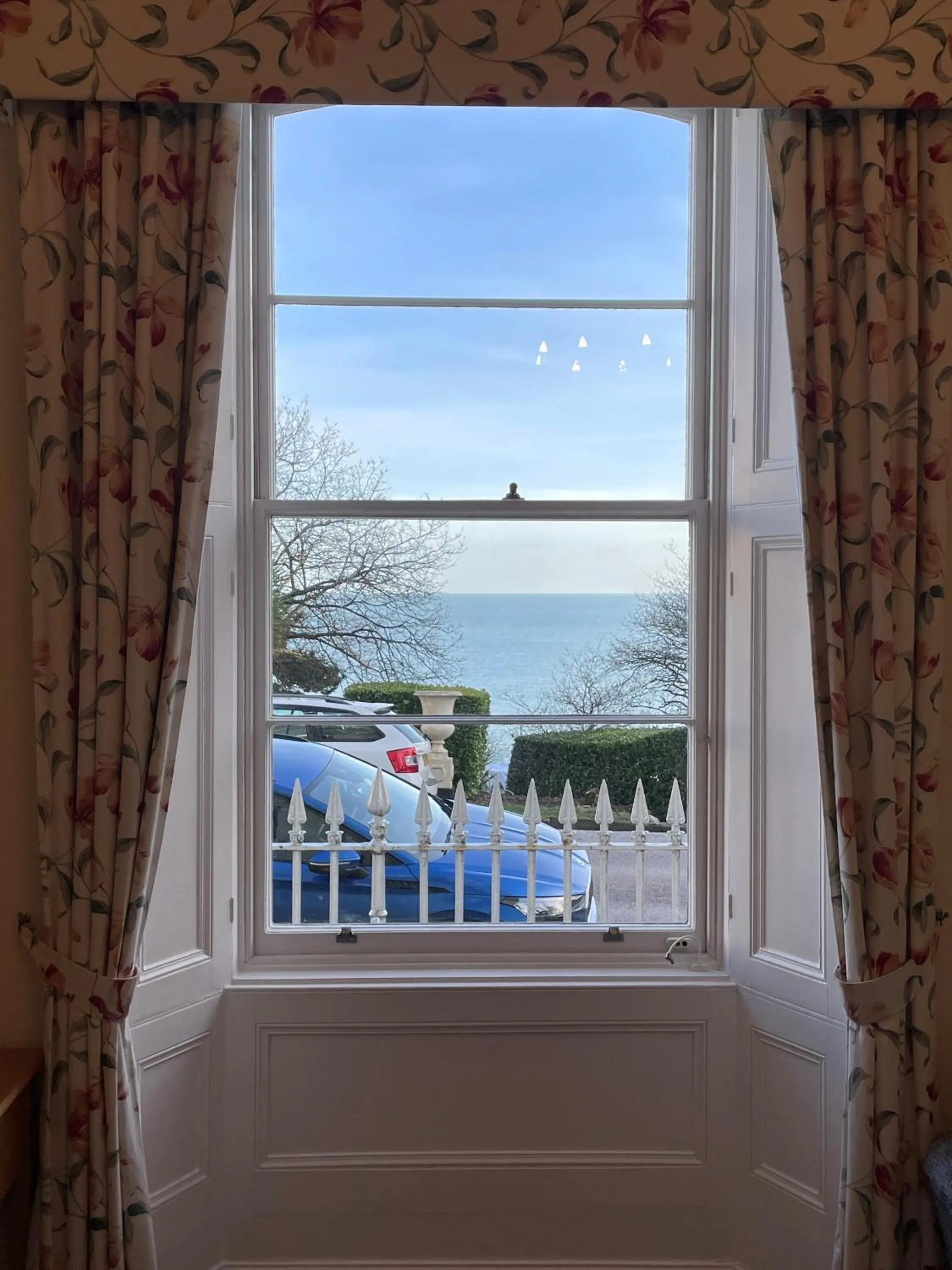 Sea view, Bed in The Osborne Apartments