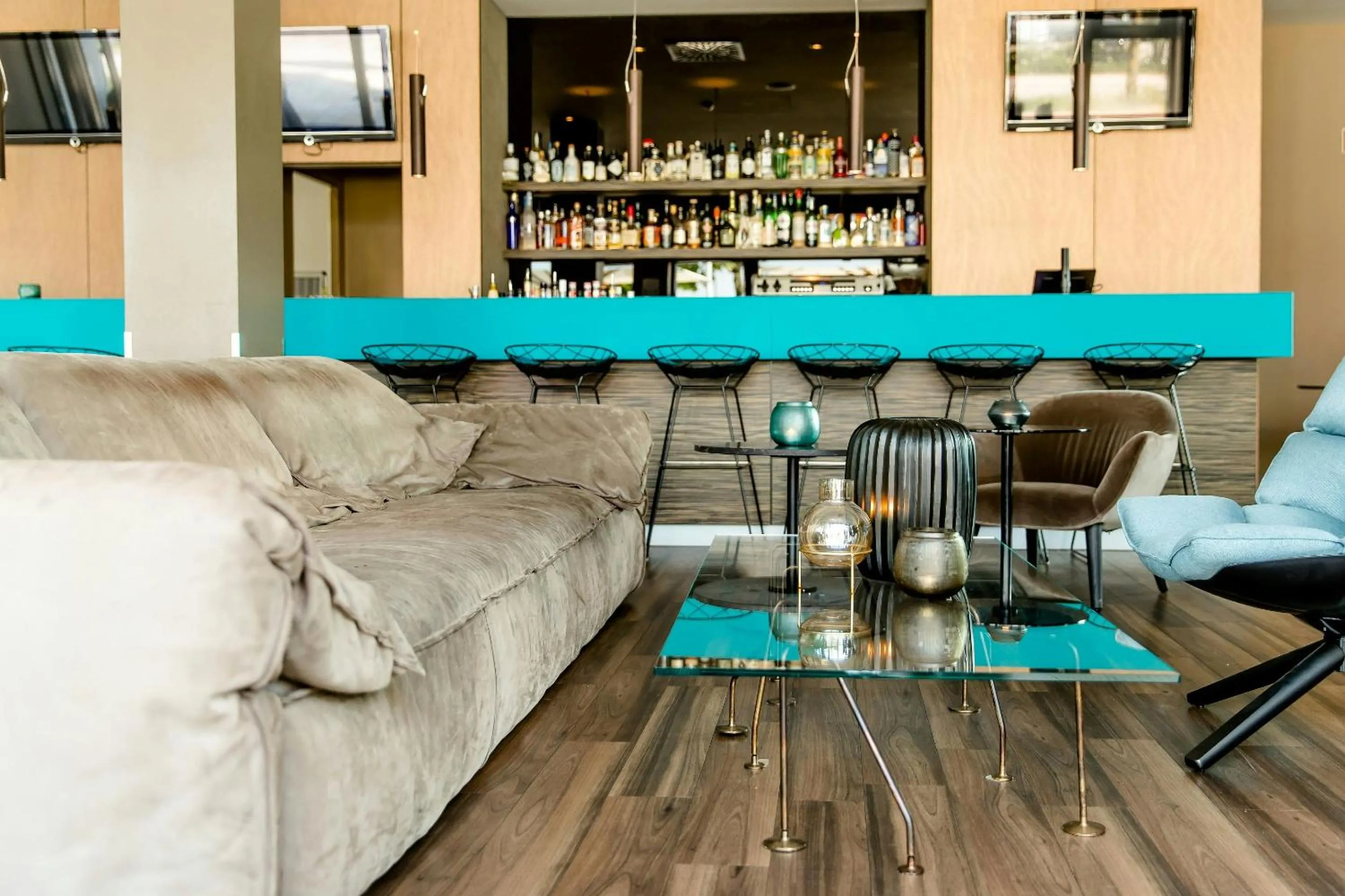 Lounge or bar in Motel One München-Garching