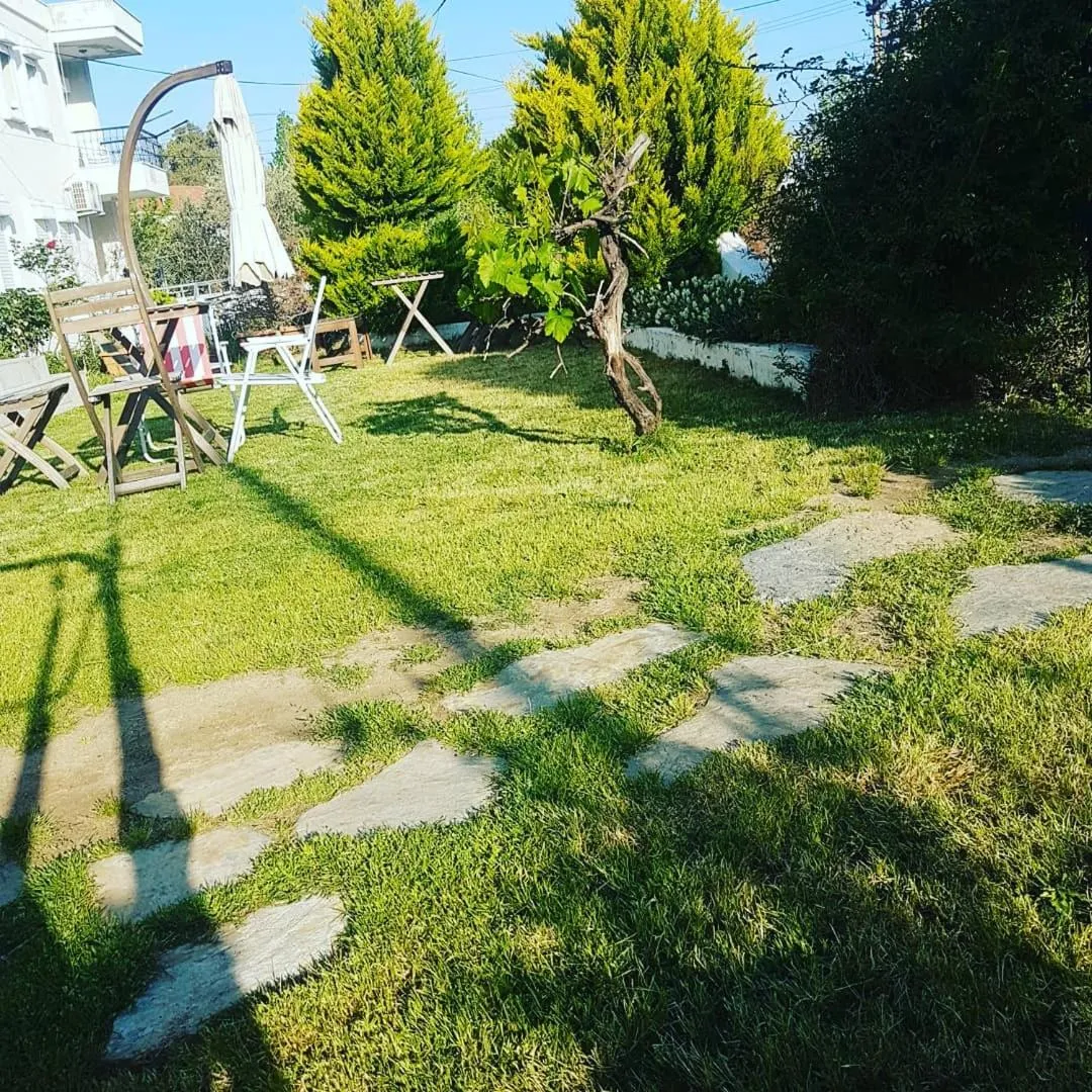 Garden in Limon Pansiyon