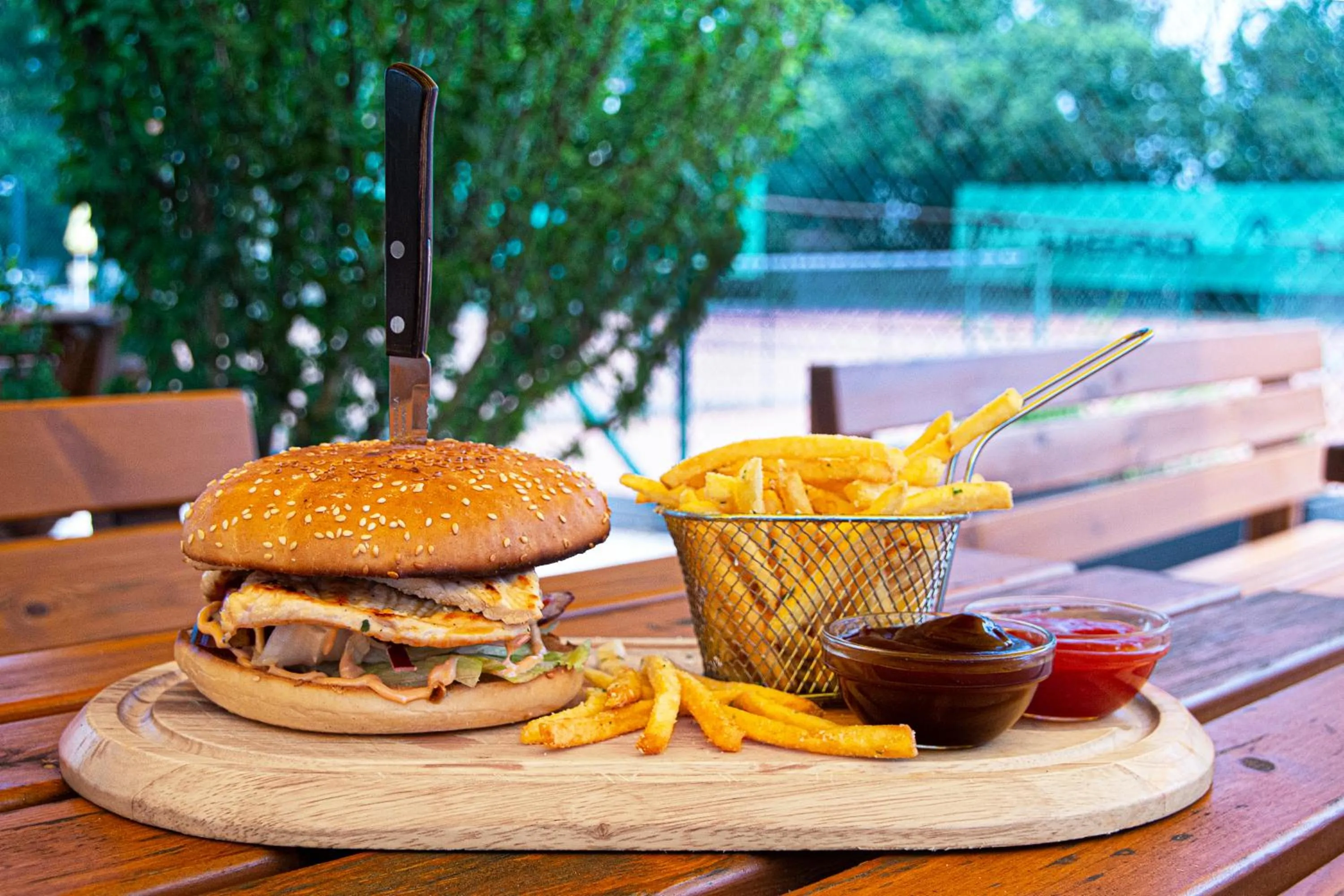 Restaurant/places to eat in Hotel Khail