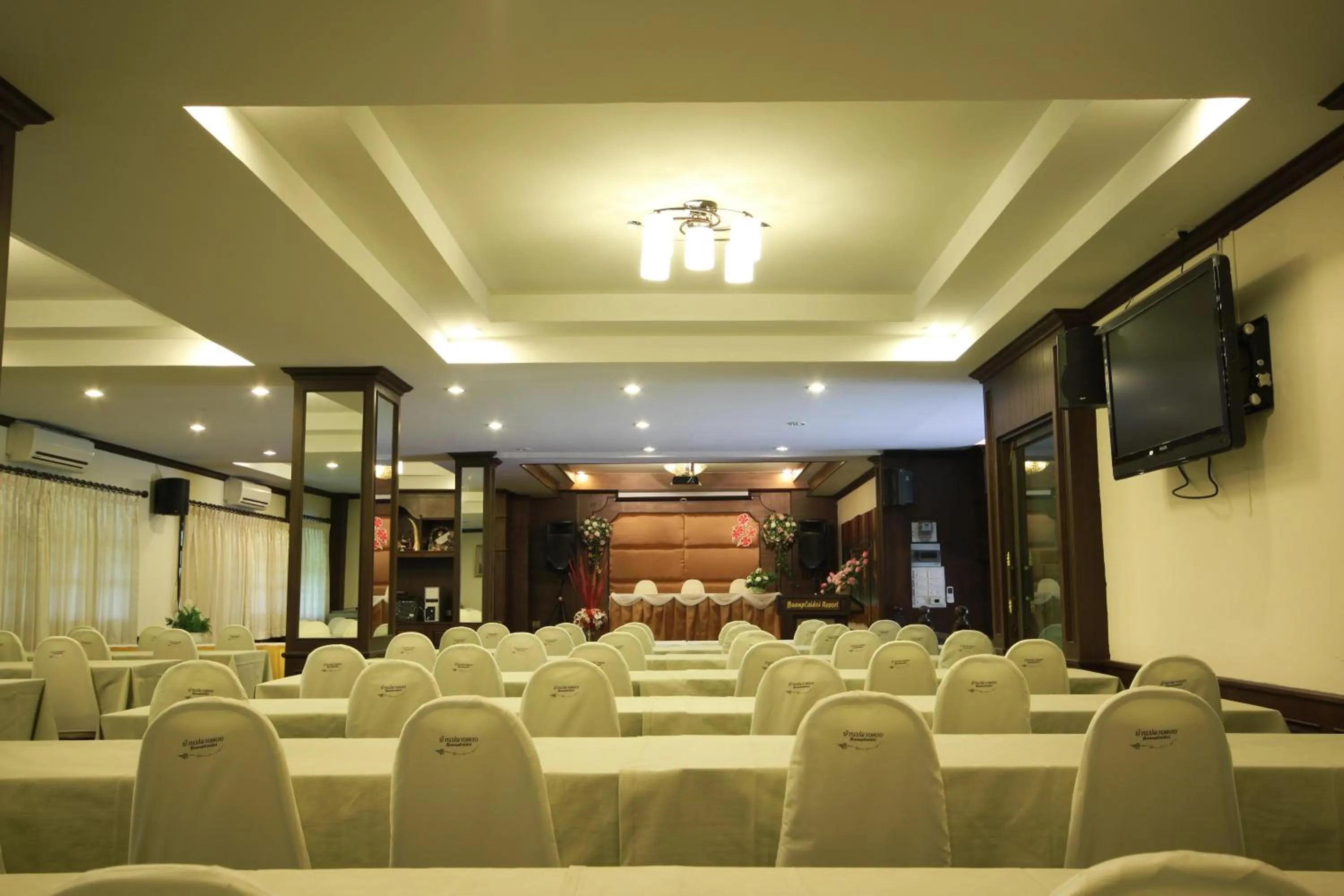 Restaurant/places to eat in Baanplaidoi Resort