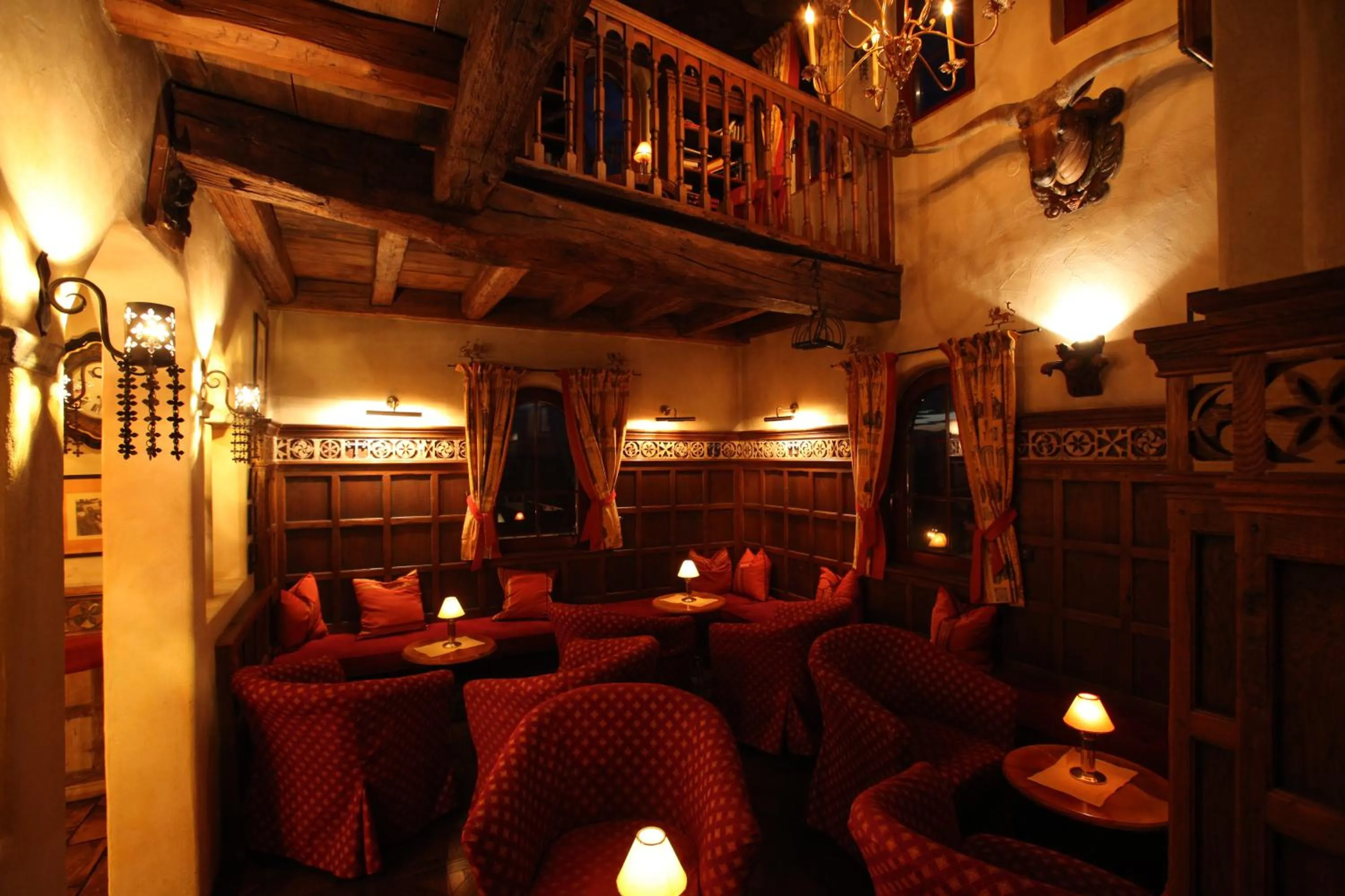 Lounge or bar in 4-Sterne Burghotel Castillo Alcazar, Europa-Park Erlebnis-Resort