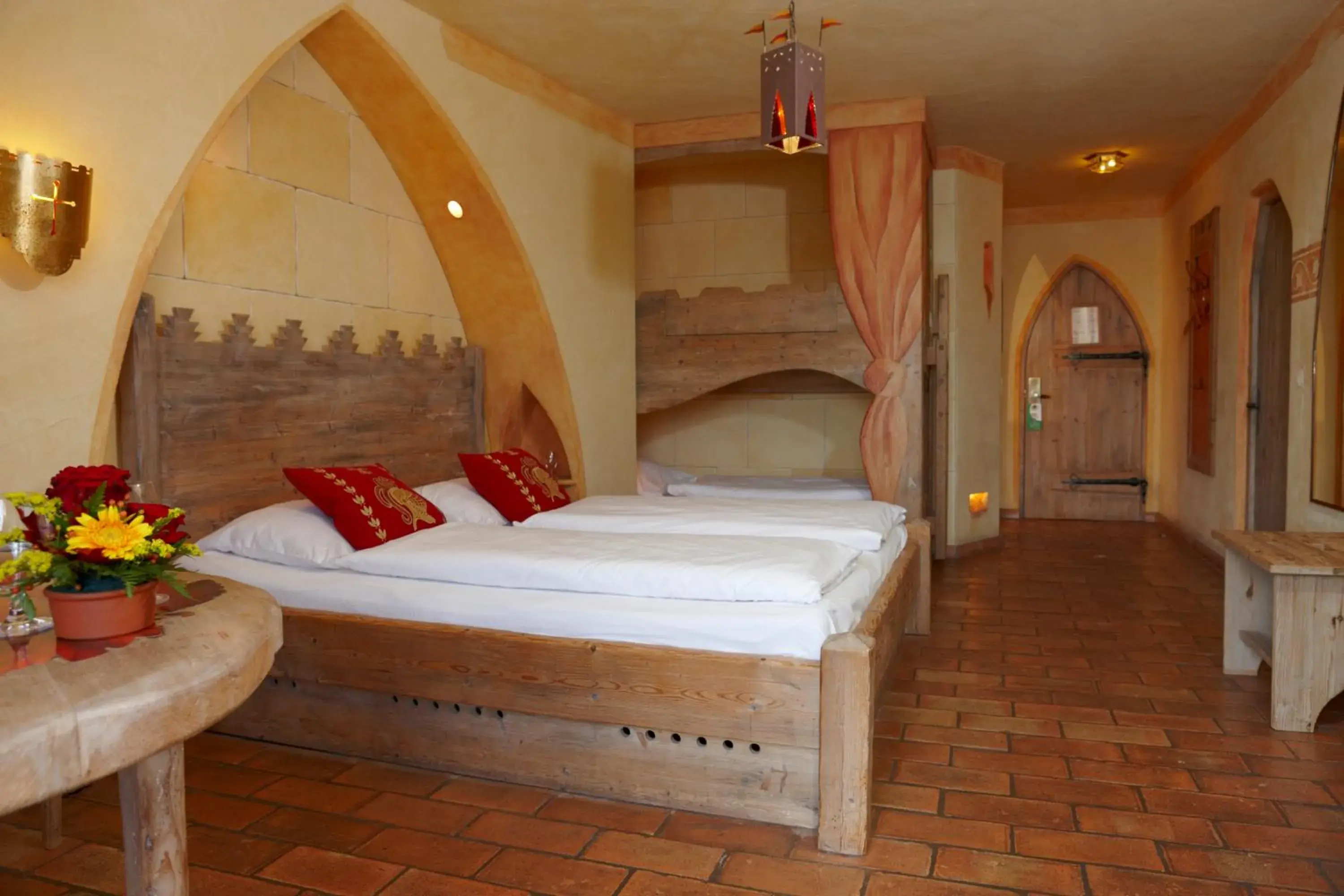 Triple Room (2 adults + 1 child under 12 years) in 4-Sterne Burghotel Castillo Alcazar, Europa-Park Erlebnis-Resort Triple Room (2 adults + 1 child under 12 years) in 4-Sterne Burghotel Castillo Alcazar, Europa-Park Erlebnis-Resort