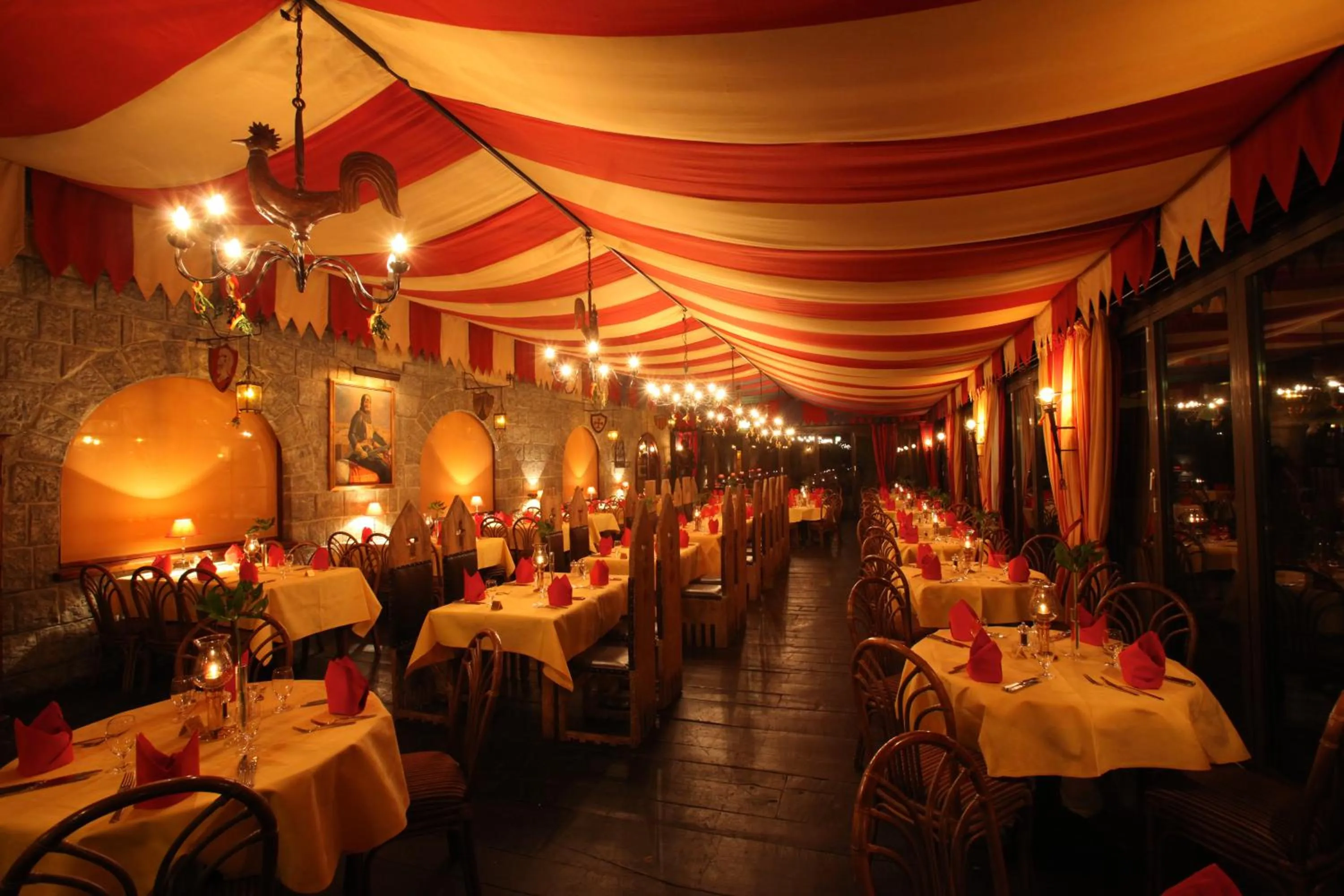 Restaurant/places to eat in 4-Sterne Burghotel Castillo Alcazar, Europa-Park Erlebnis-Resort