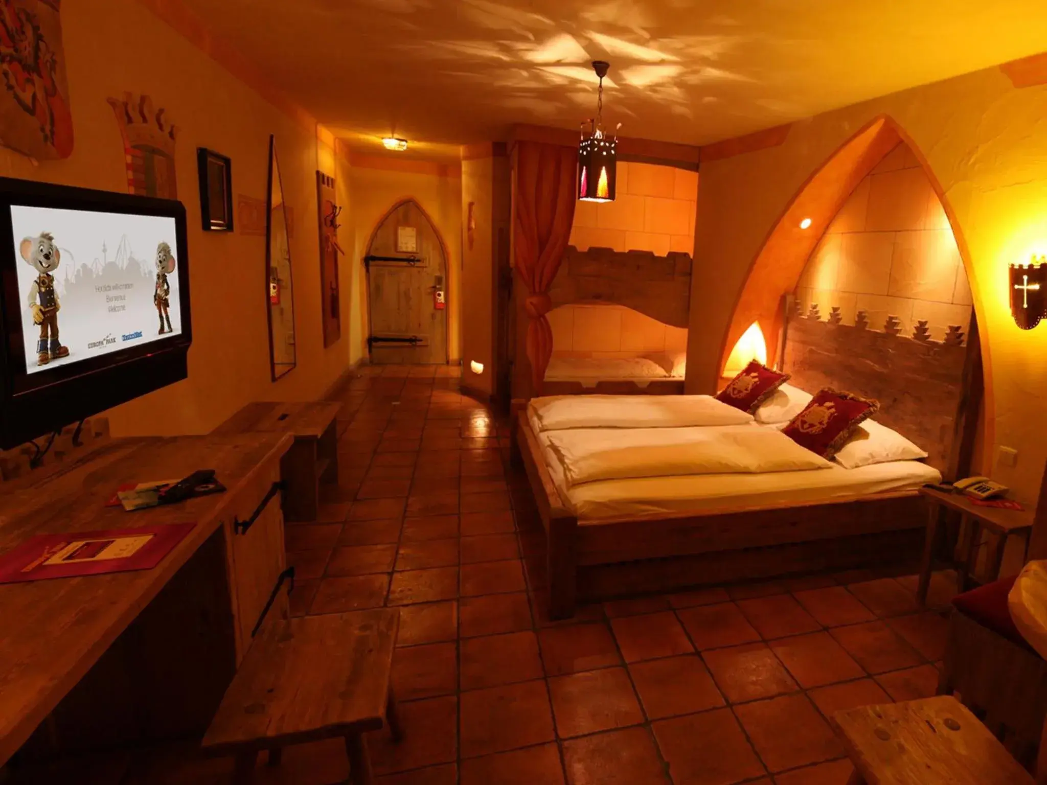 Quadruple Room (2 Adults + 2 Children under 12 Years) in 4-Sterne Burghotel Castillo Alcazar, Europa-Park Erlebnis-Resort Quadruple Room (2 Adults + 2 Children under 12 Years) in 4-Sterne Burghotel Castillo Alcazar, Europa-Park Erlebnis-Resort