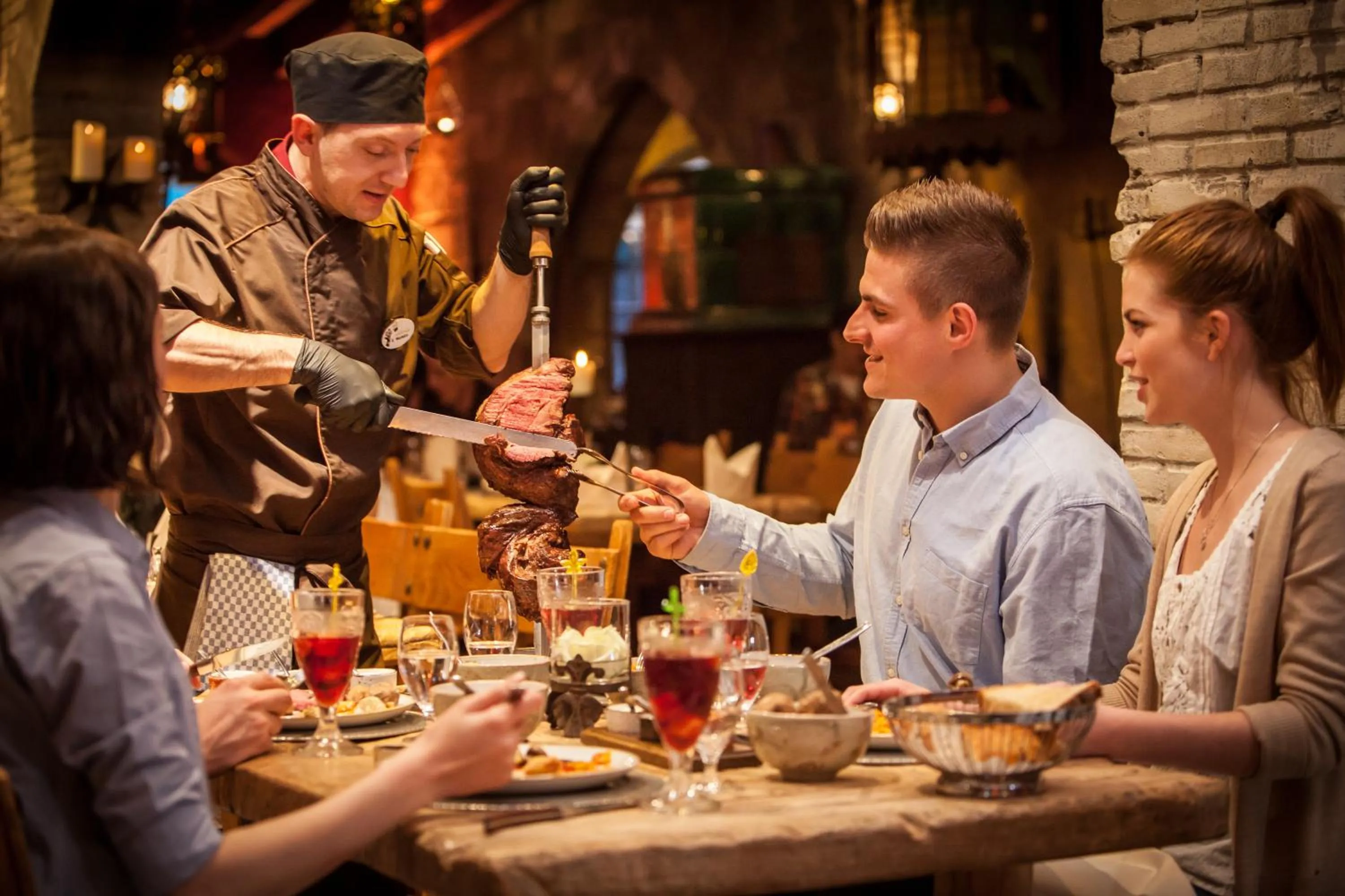 Restaurant/places to eat in 4-Sterne Burghotel Castillo Alcazar, Europa-Park Erlebnis-Resort