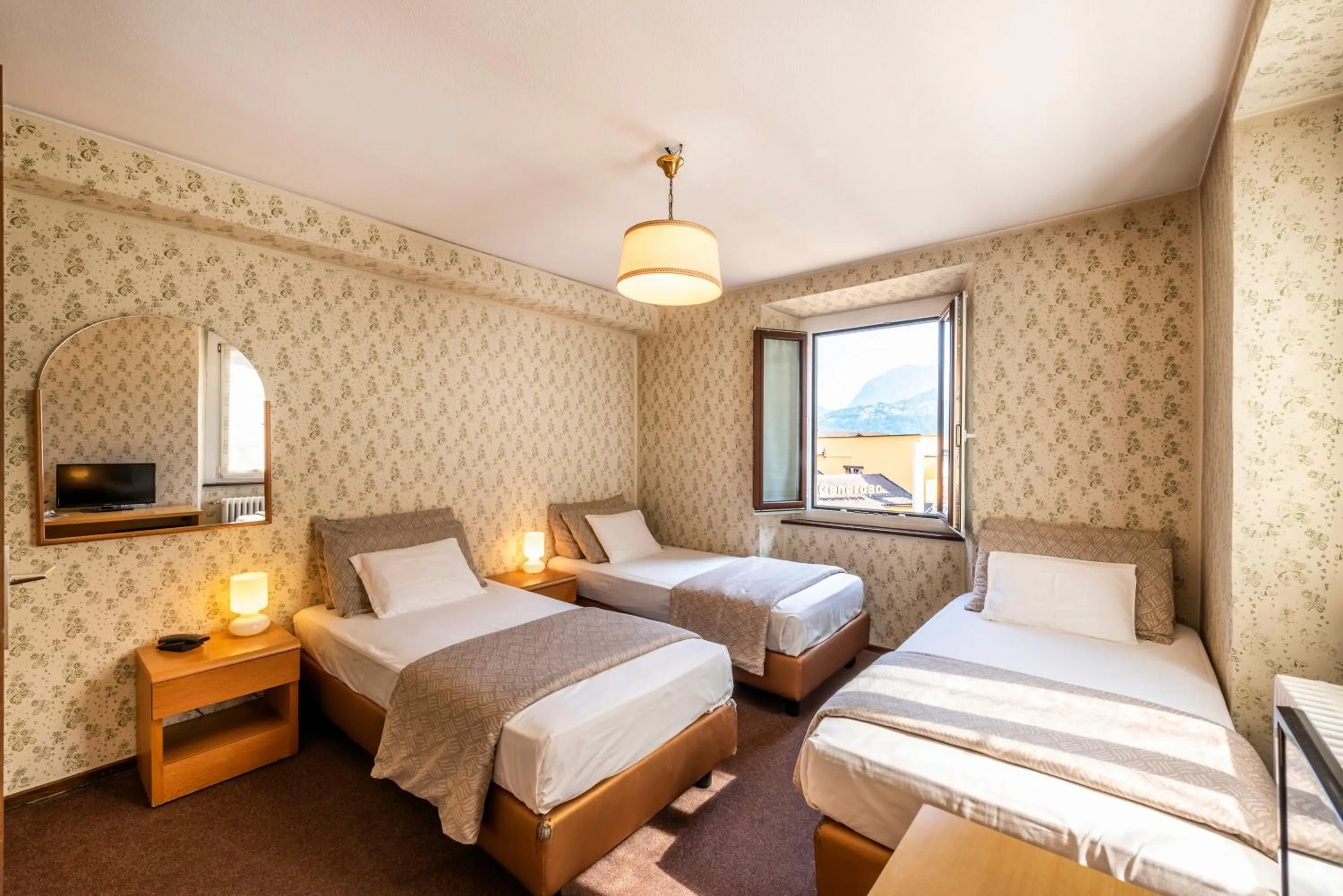 Bed in Albergo Ristorante Svizzero