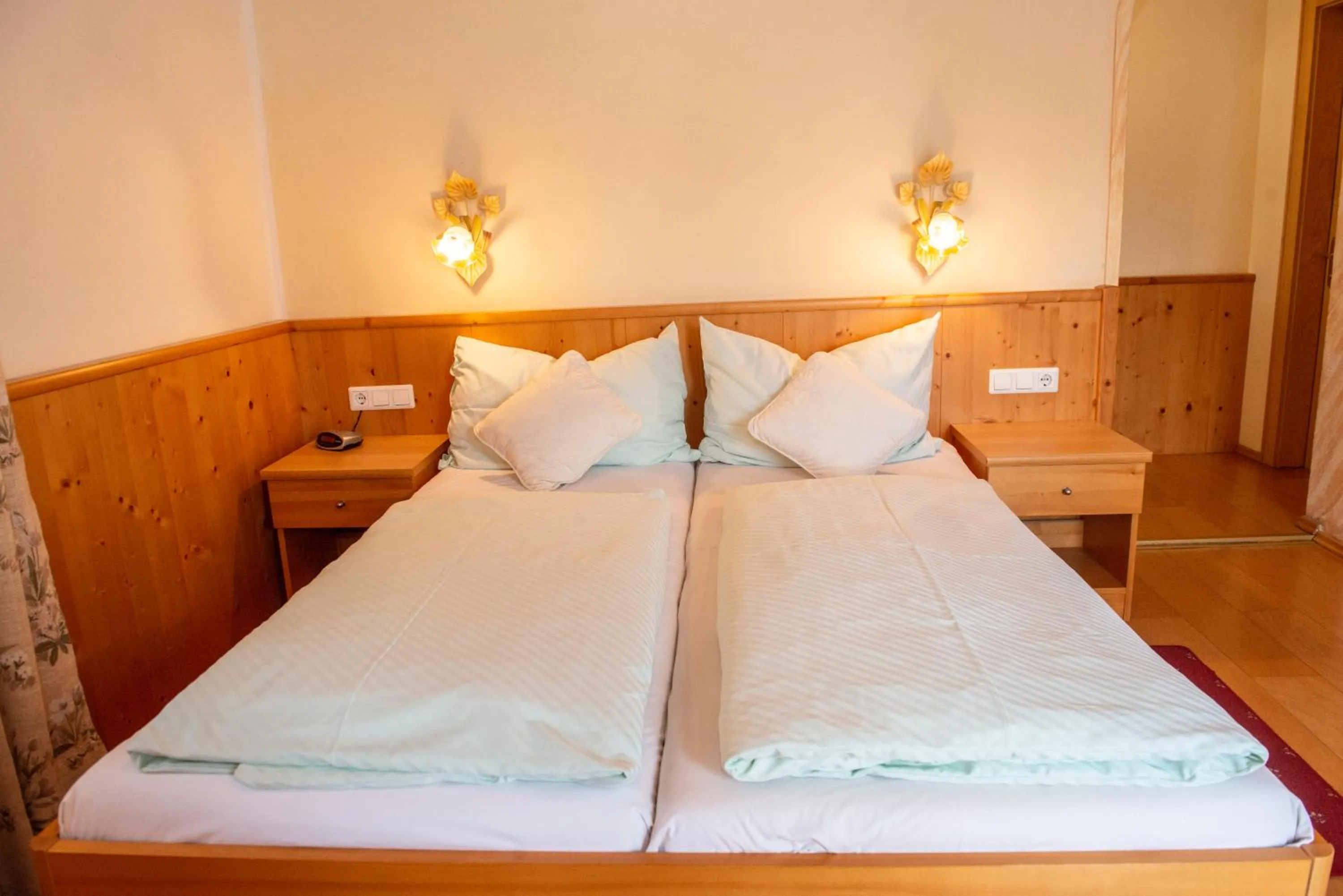 Bedroom, Bed in Ferienwohnungen Starchenthof - Wildschönau, Premiumcard inclusive