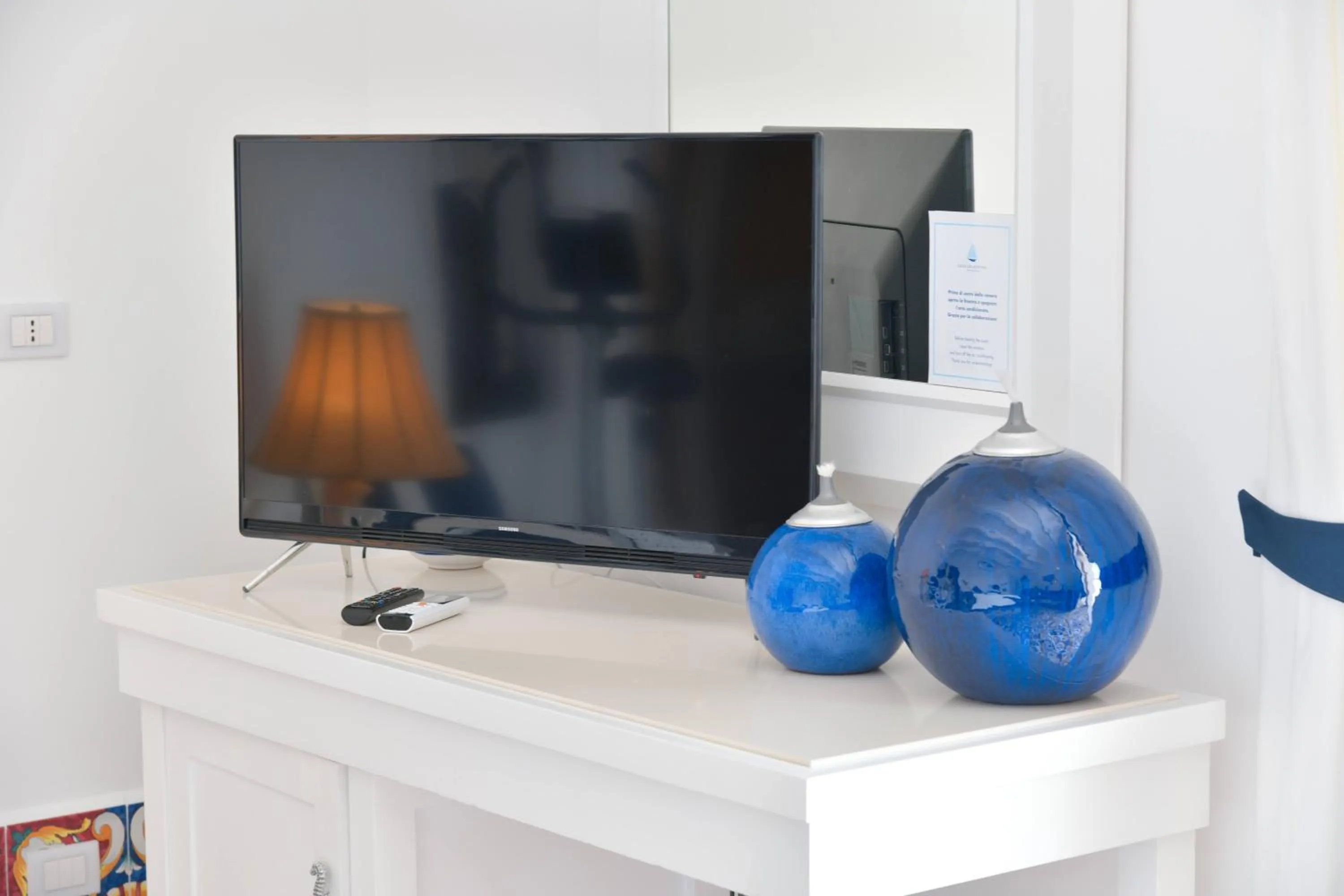 TV and multimedia in Hotel Casa Celestino