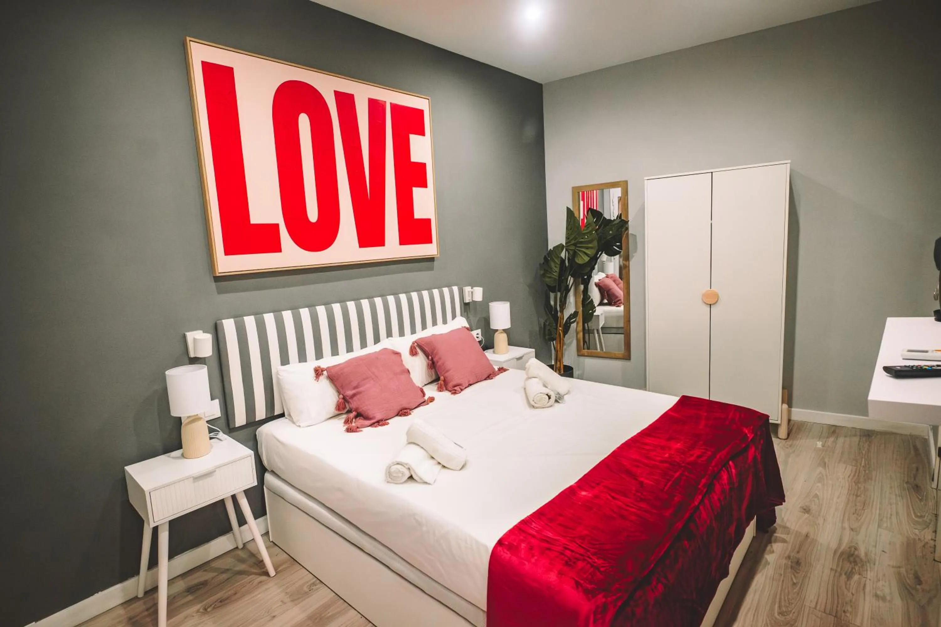 Bed in Fira Rooms Barcelona Hospitalet