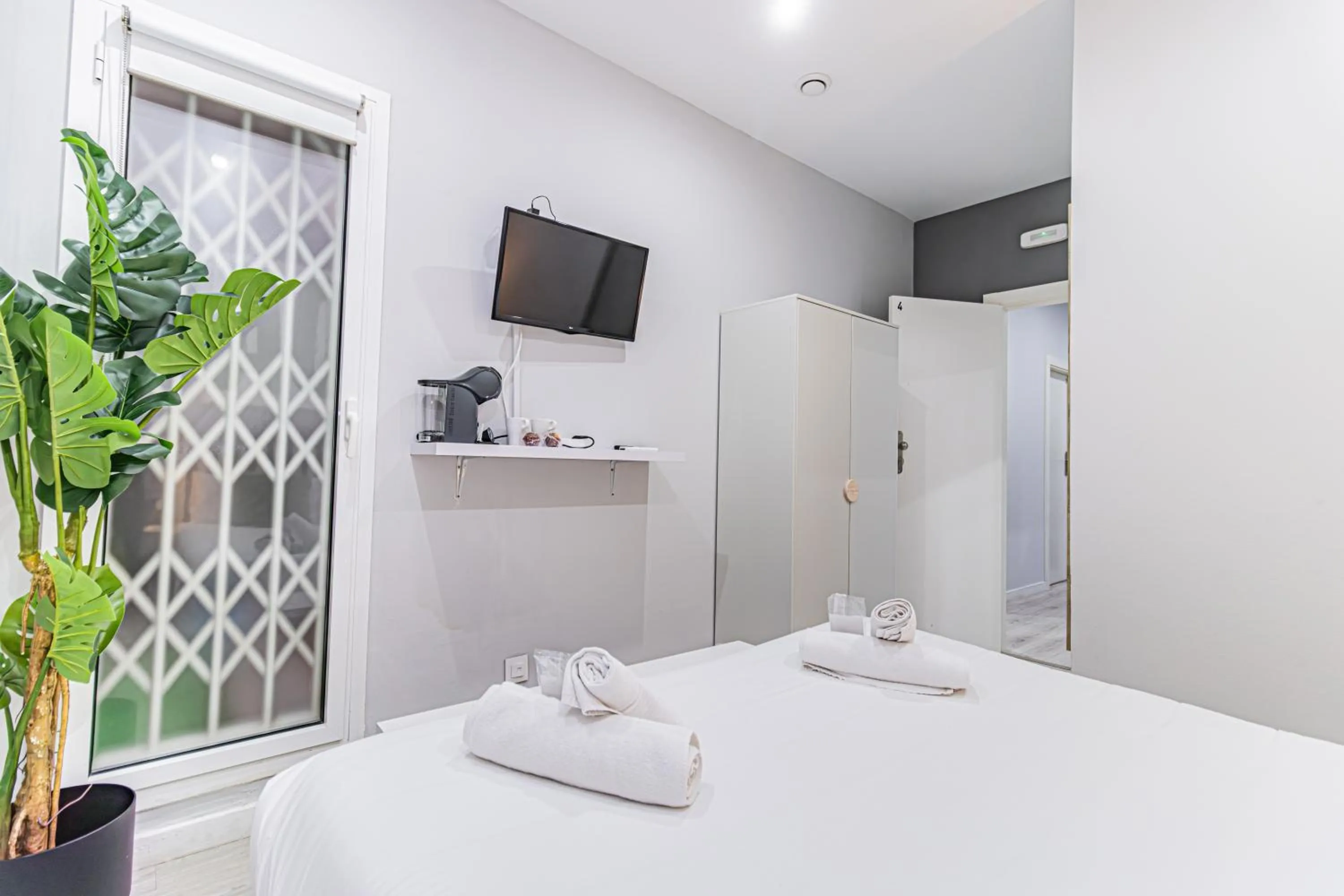 Bed in Fira Rooms Barcelona Hospitalet