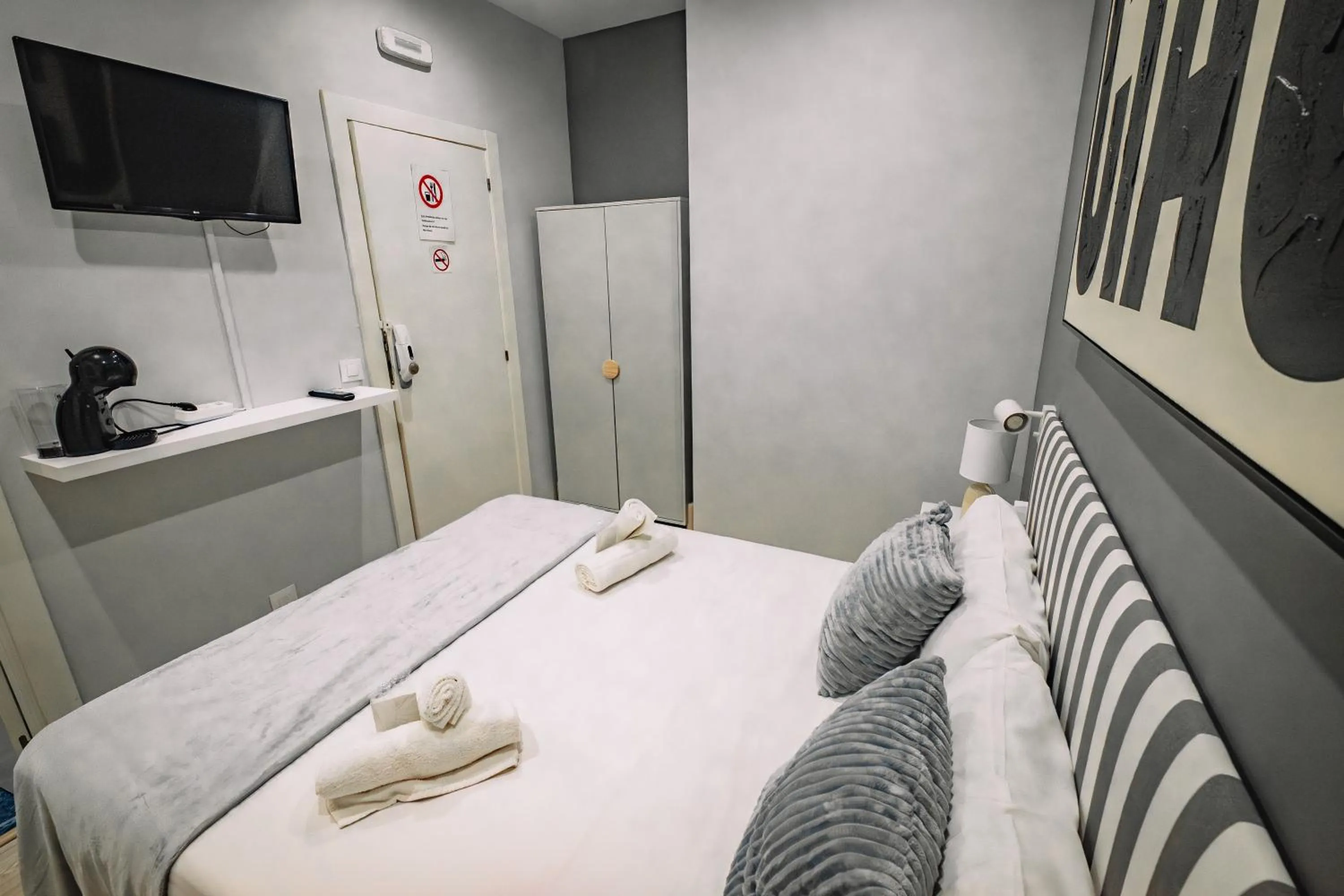 Bed in Fira Rooms Barcelona Hospitalet