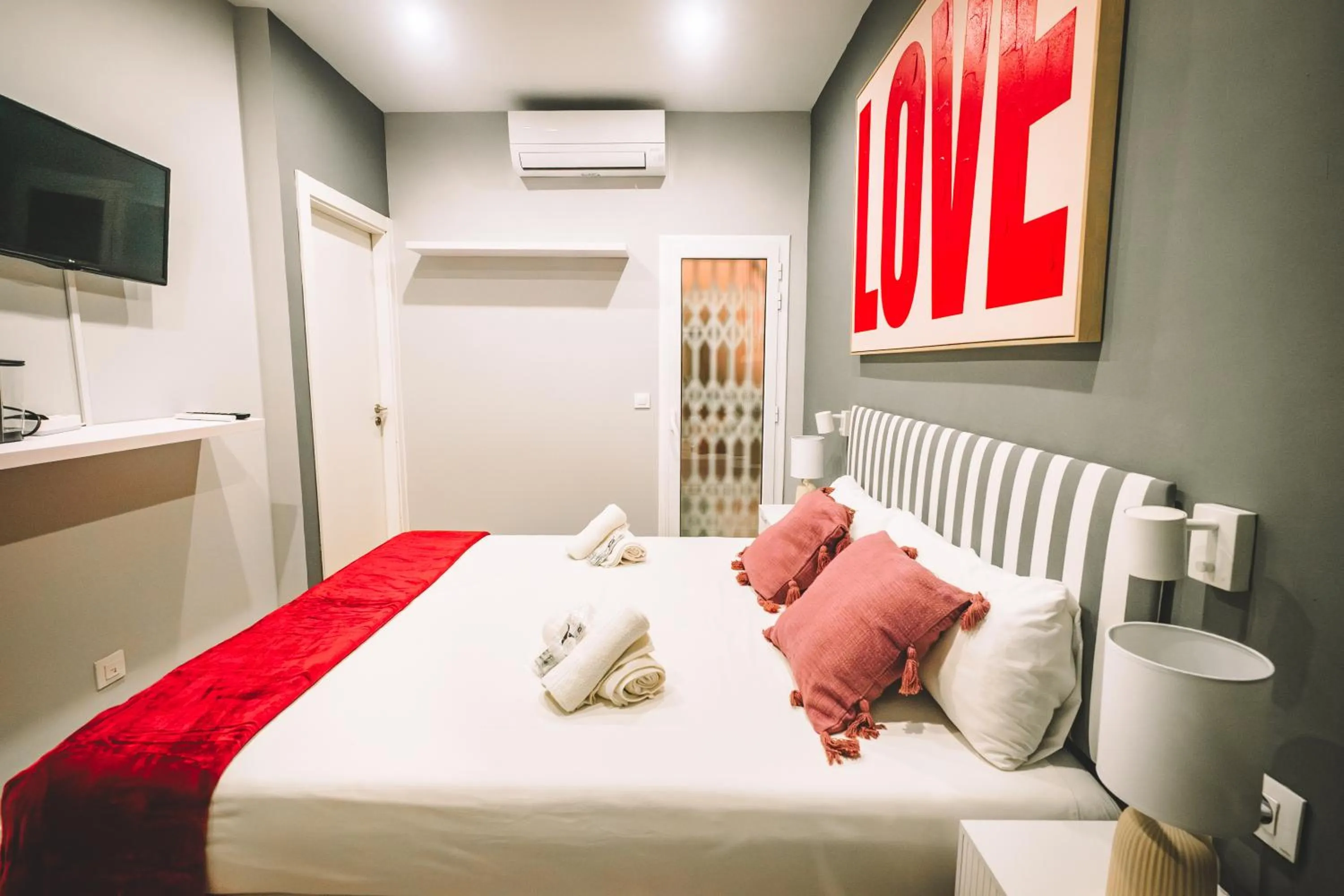 Bed in Fira Rooms Barcelona Hospitalet