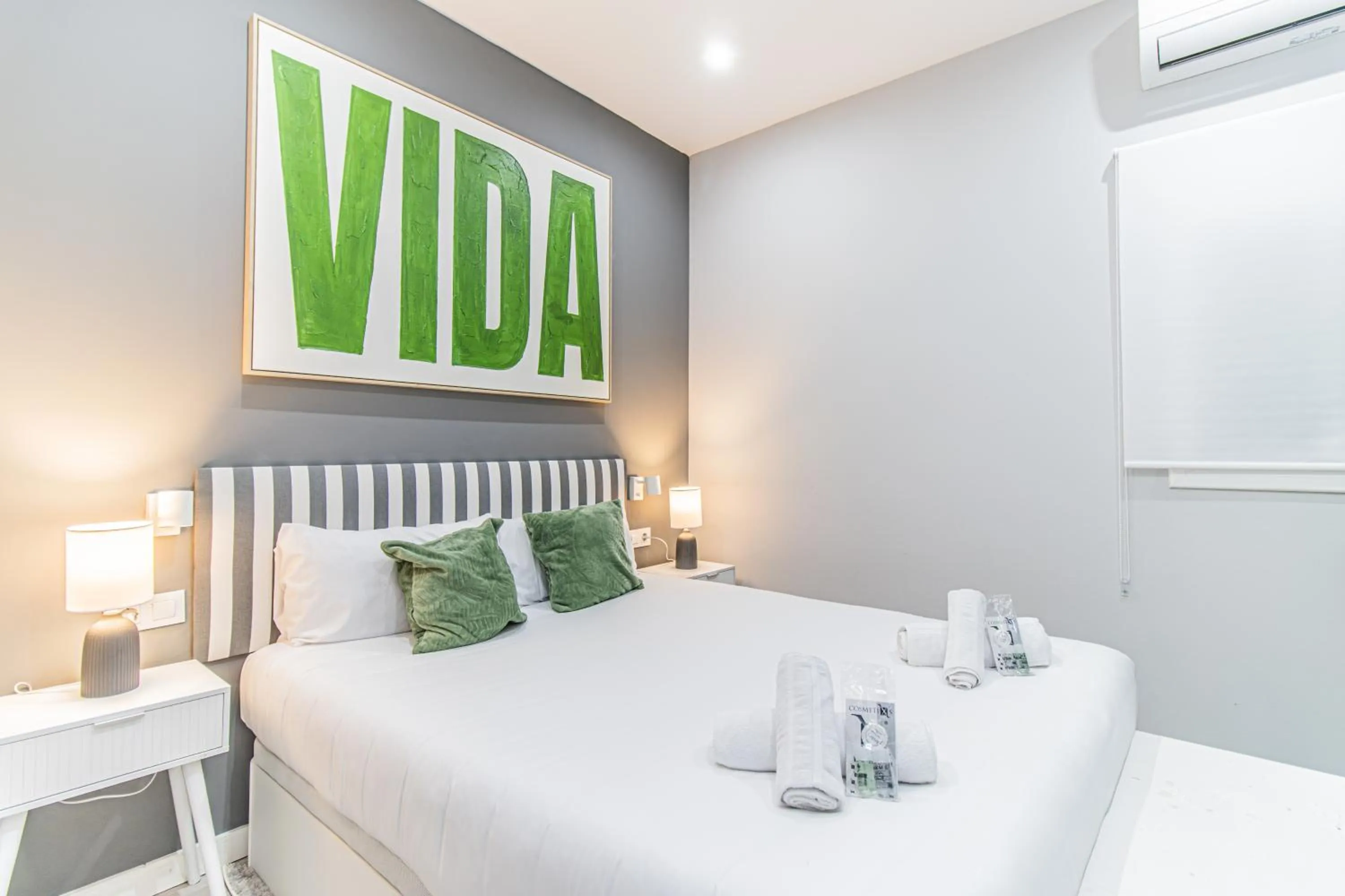 Bed in Fira Rooms Barcelona Hospitalet