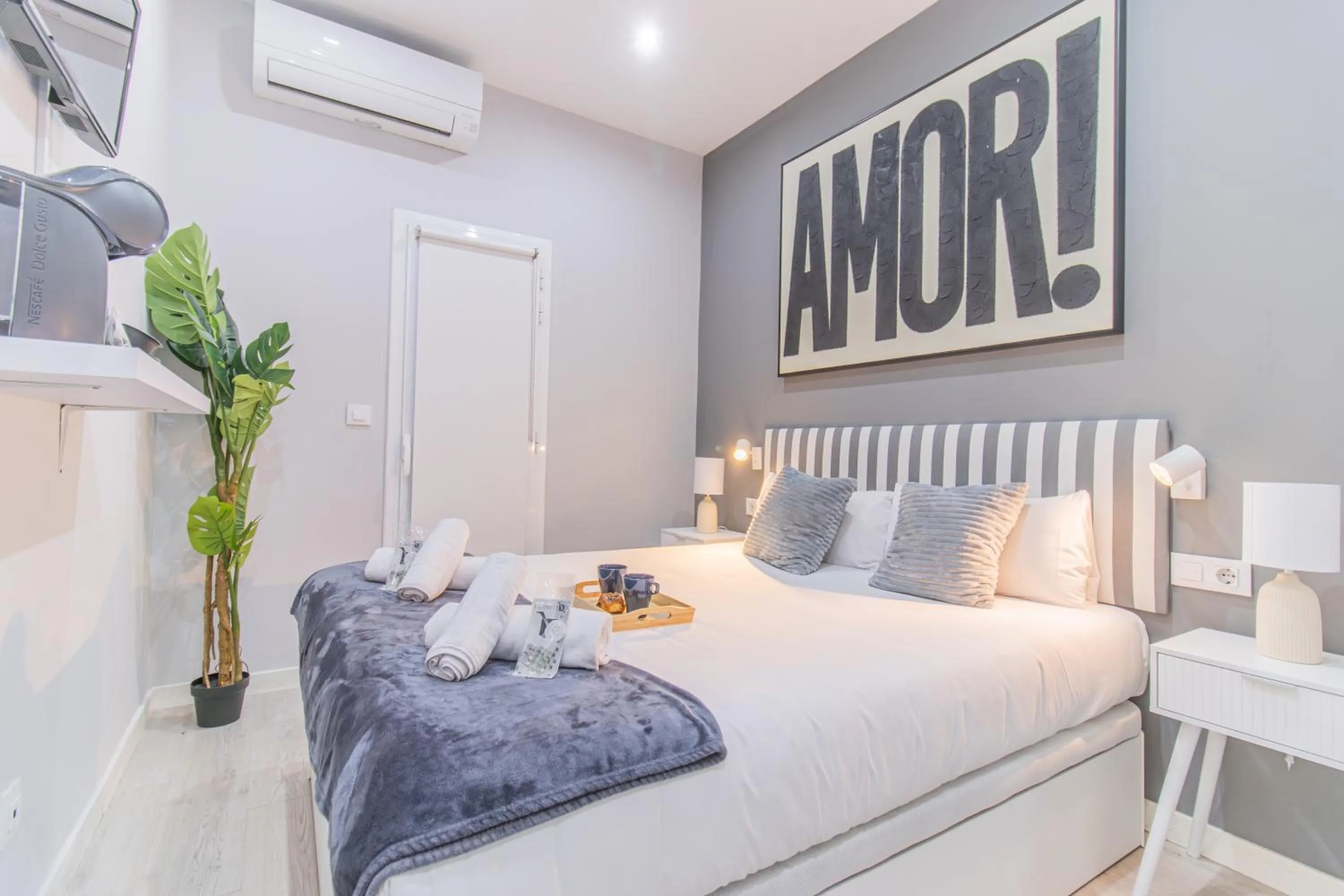 Bed in Fira Rooms Barcelona Hospitalet