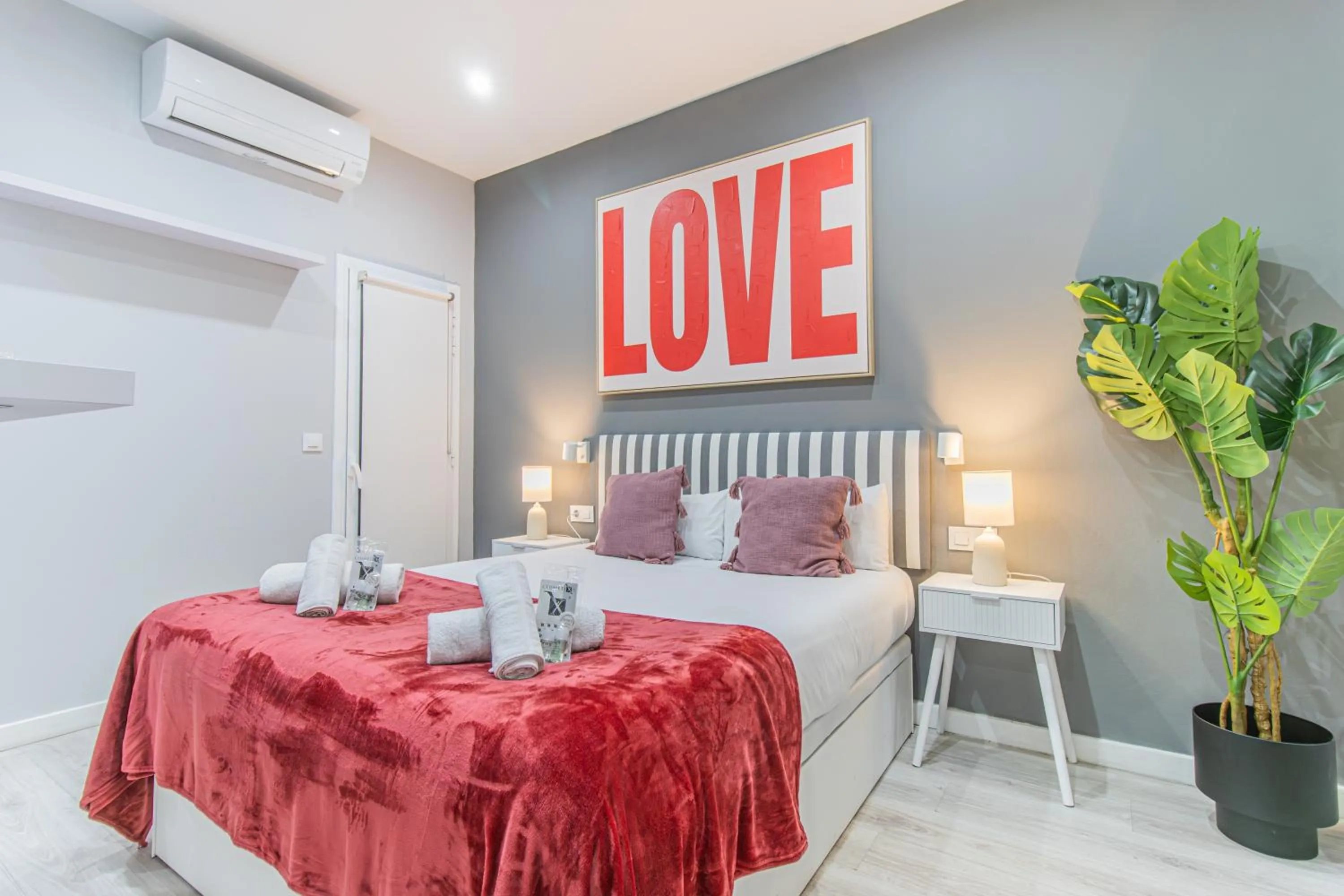 Bed in Fira Rooms Barcelona Hospitalet