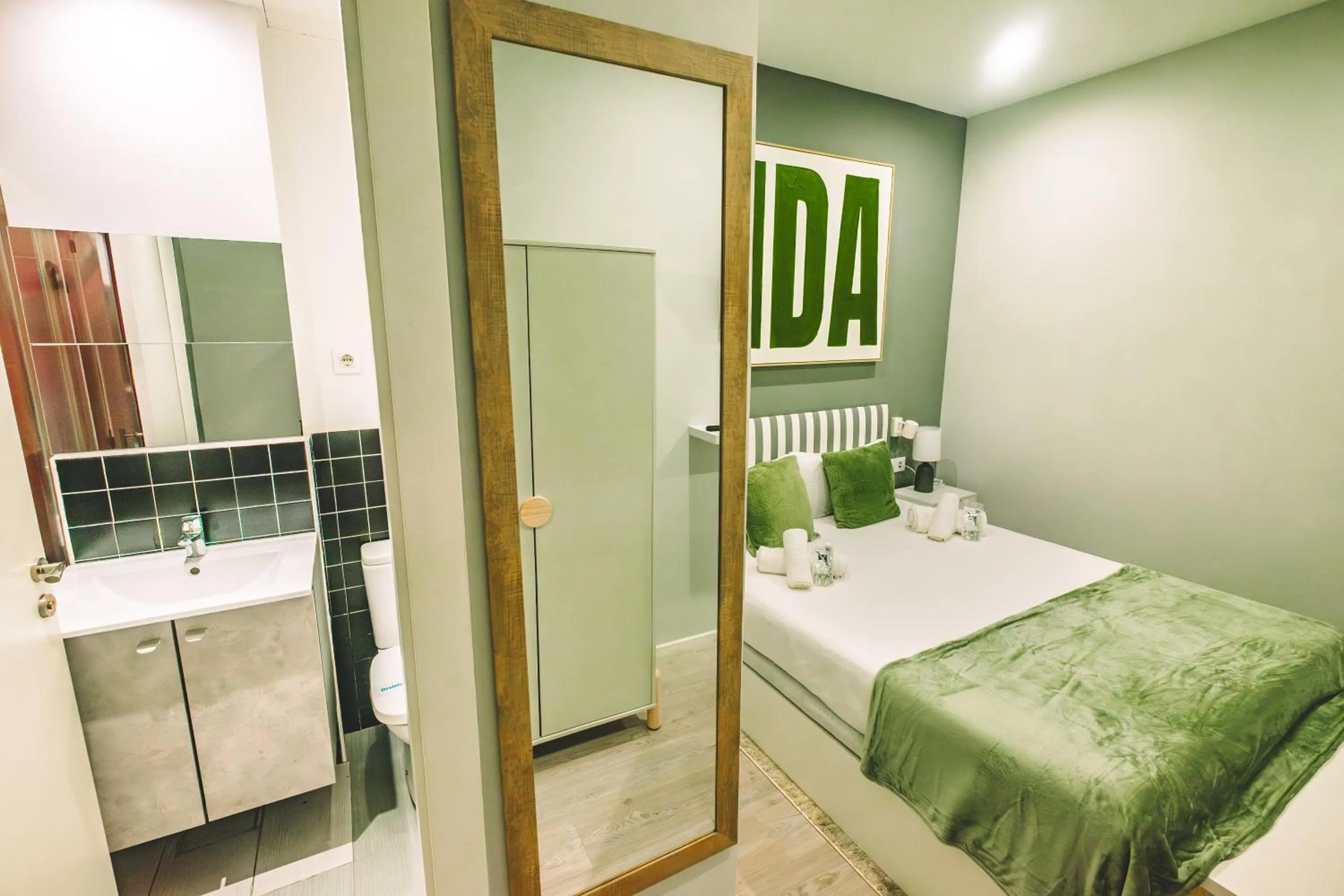 Bed in Fira Rooms Barcelona Hospitalet