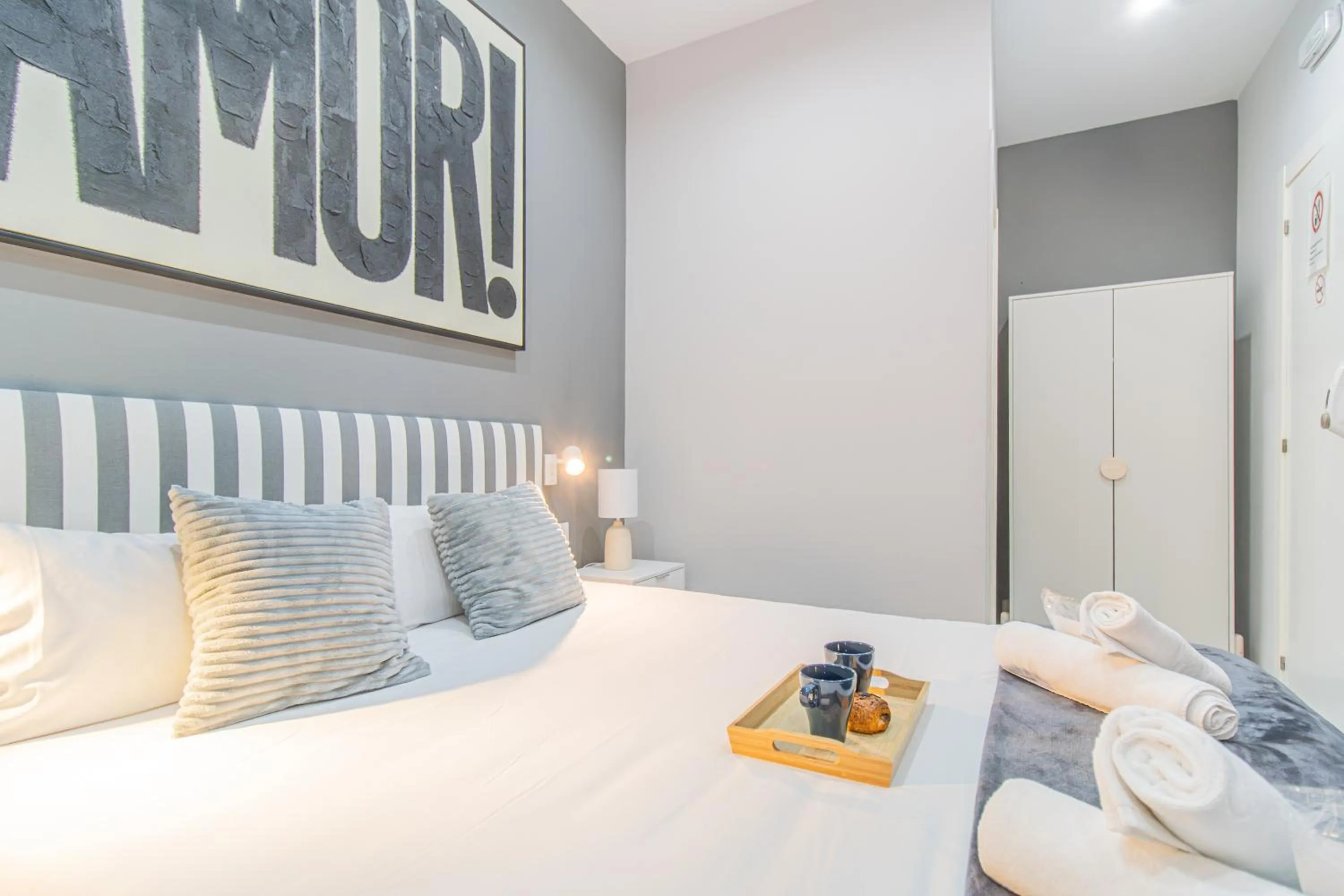Bed in Fira Rooms Barcelona Hospitalet