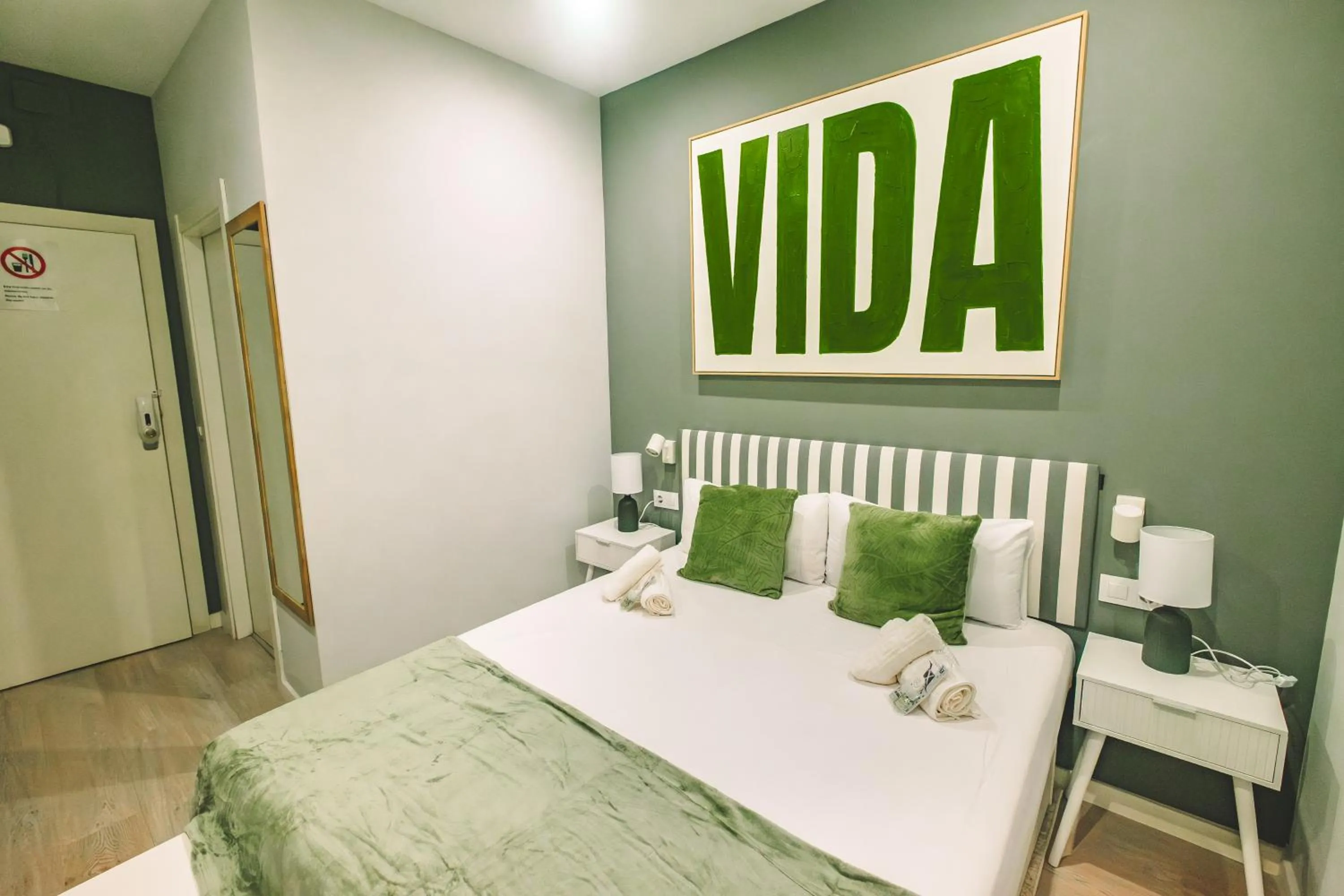 Bed in Fira Rooms Barcelona Hospitalet