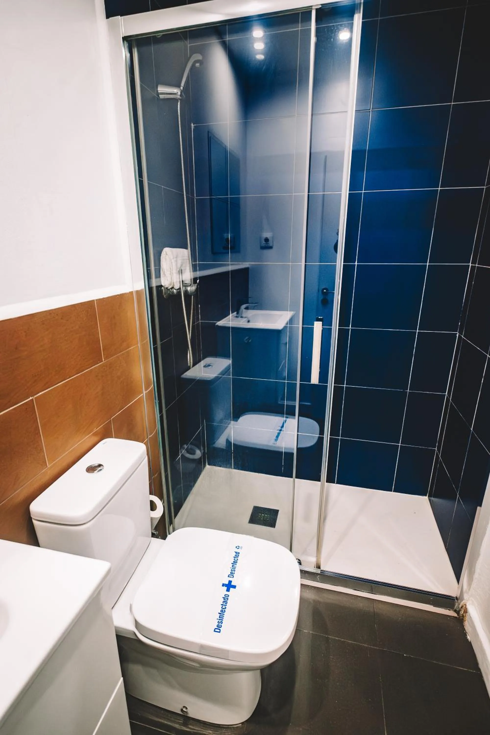 Bathroom in Fira Rooms Barcelona Hospitalet