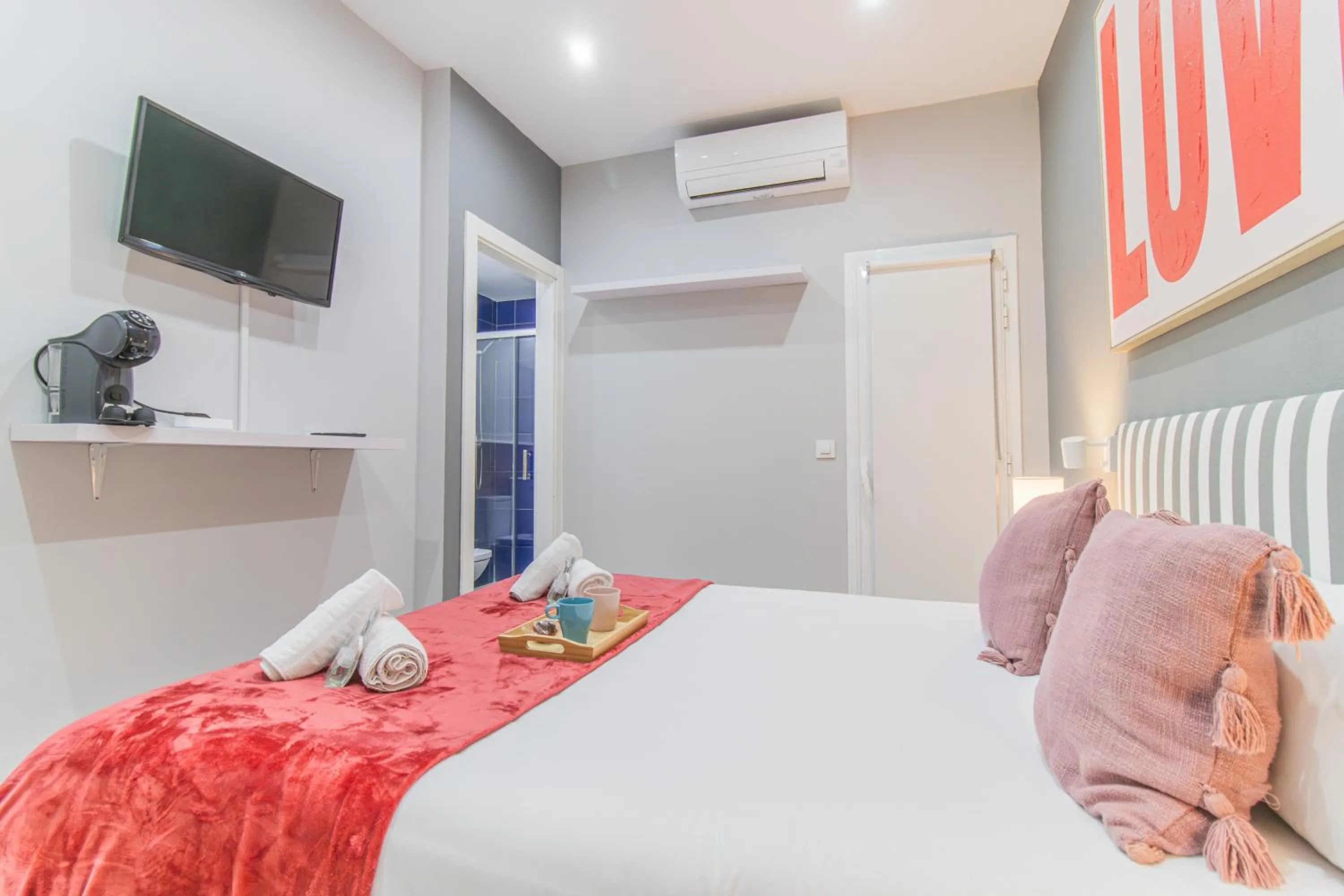 Bed in Fira Rooms Barcelona Hospitalet